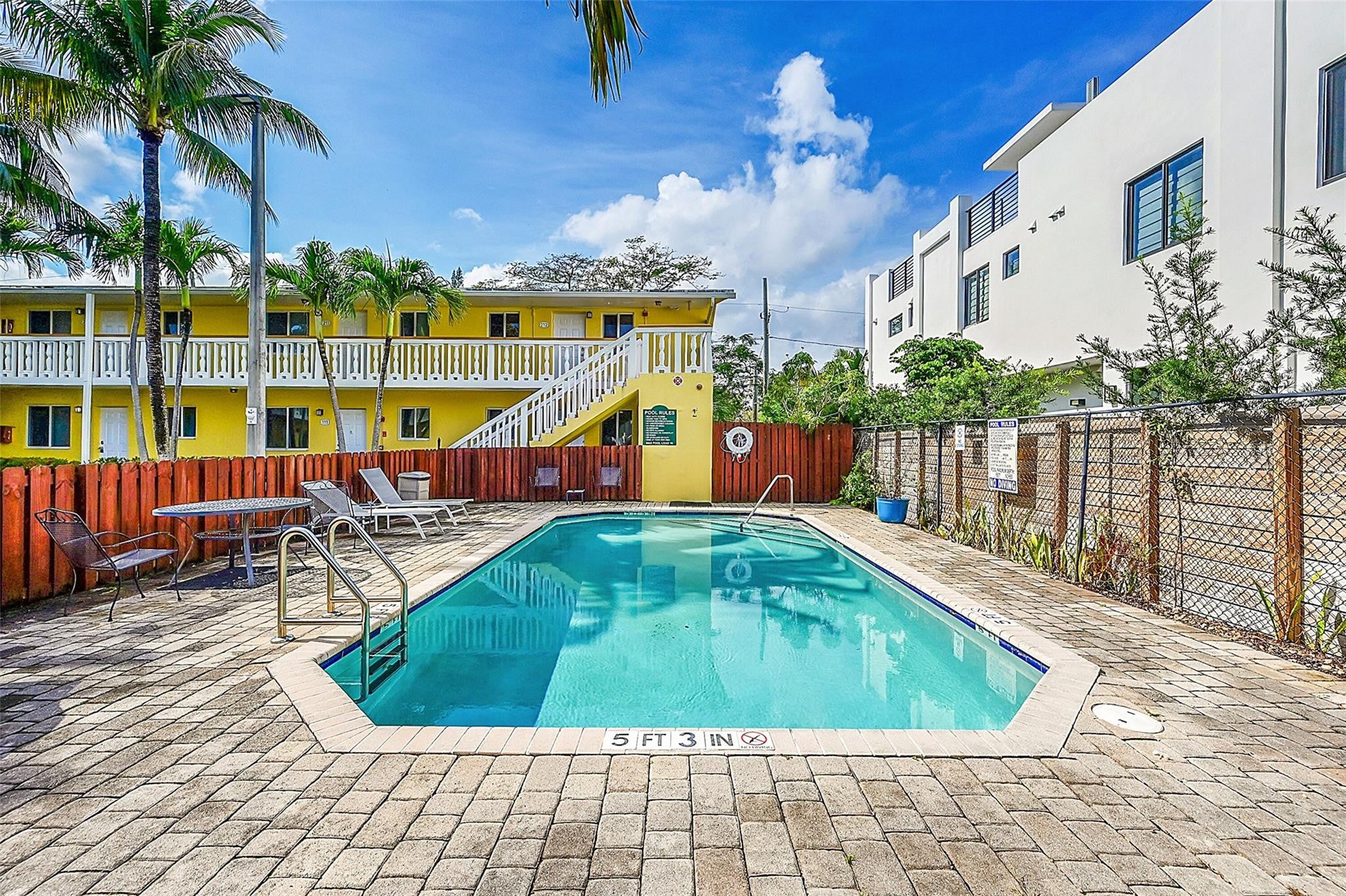 2655 NE 8th Avenue Apt 210 — photo
