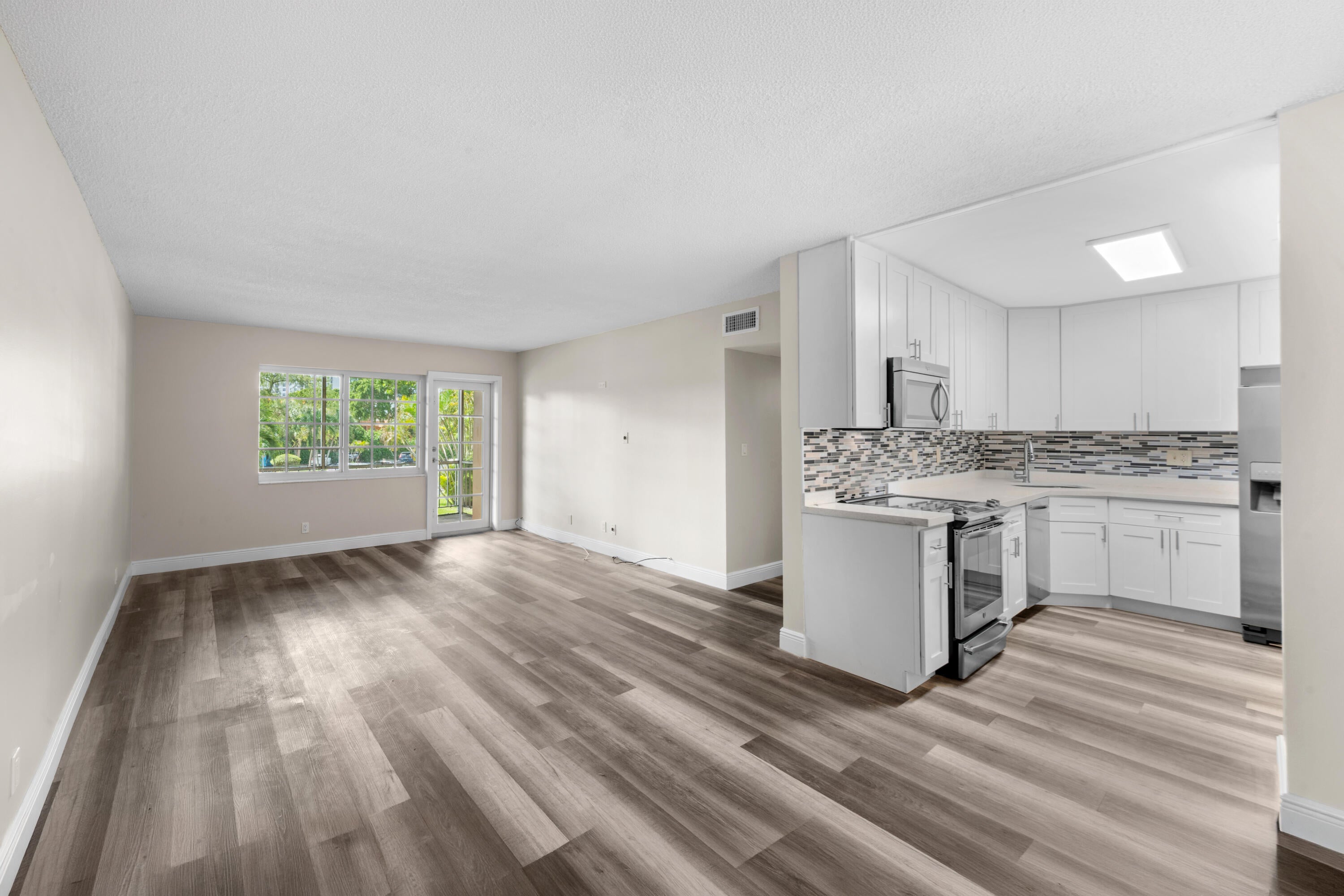 1951 NE 2nd Avenue I216 — photo