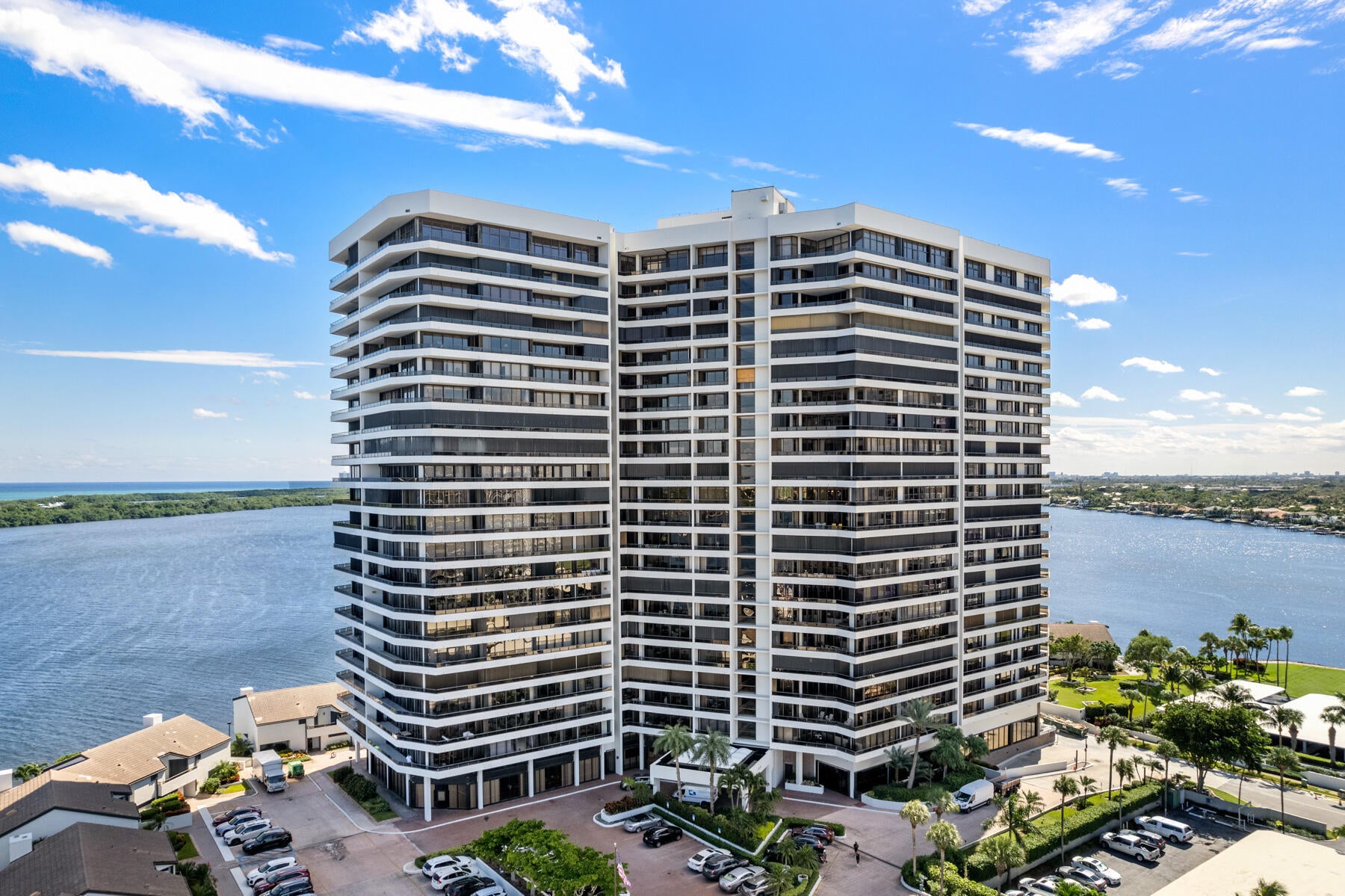 100 Lakeshore Drive 454 — photo