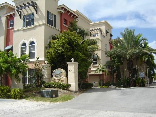 1033 NE 17th Way 1504 — photo