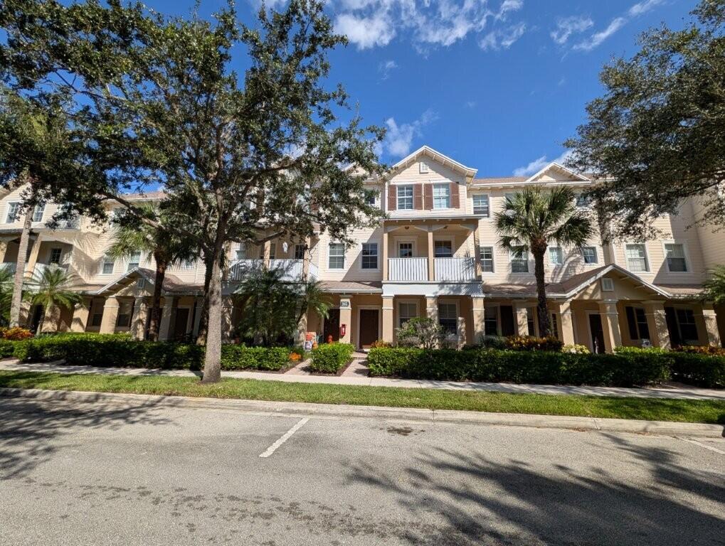 265 Indian Creek Parkway 105 — photo