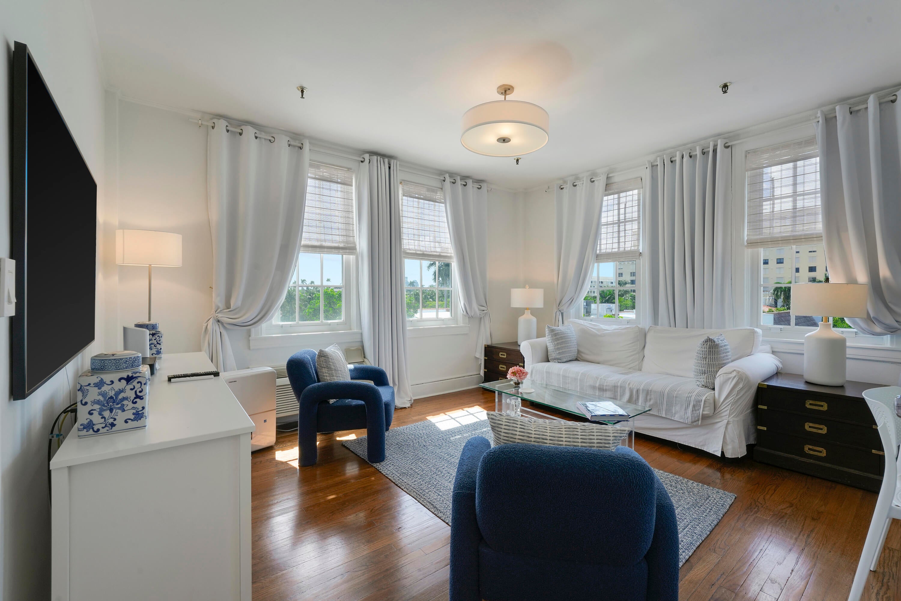 235 Sunrise Avenue 3201 — photo