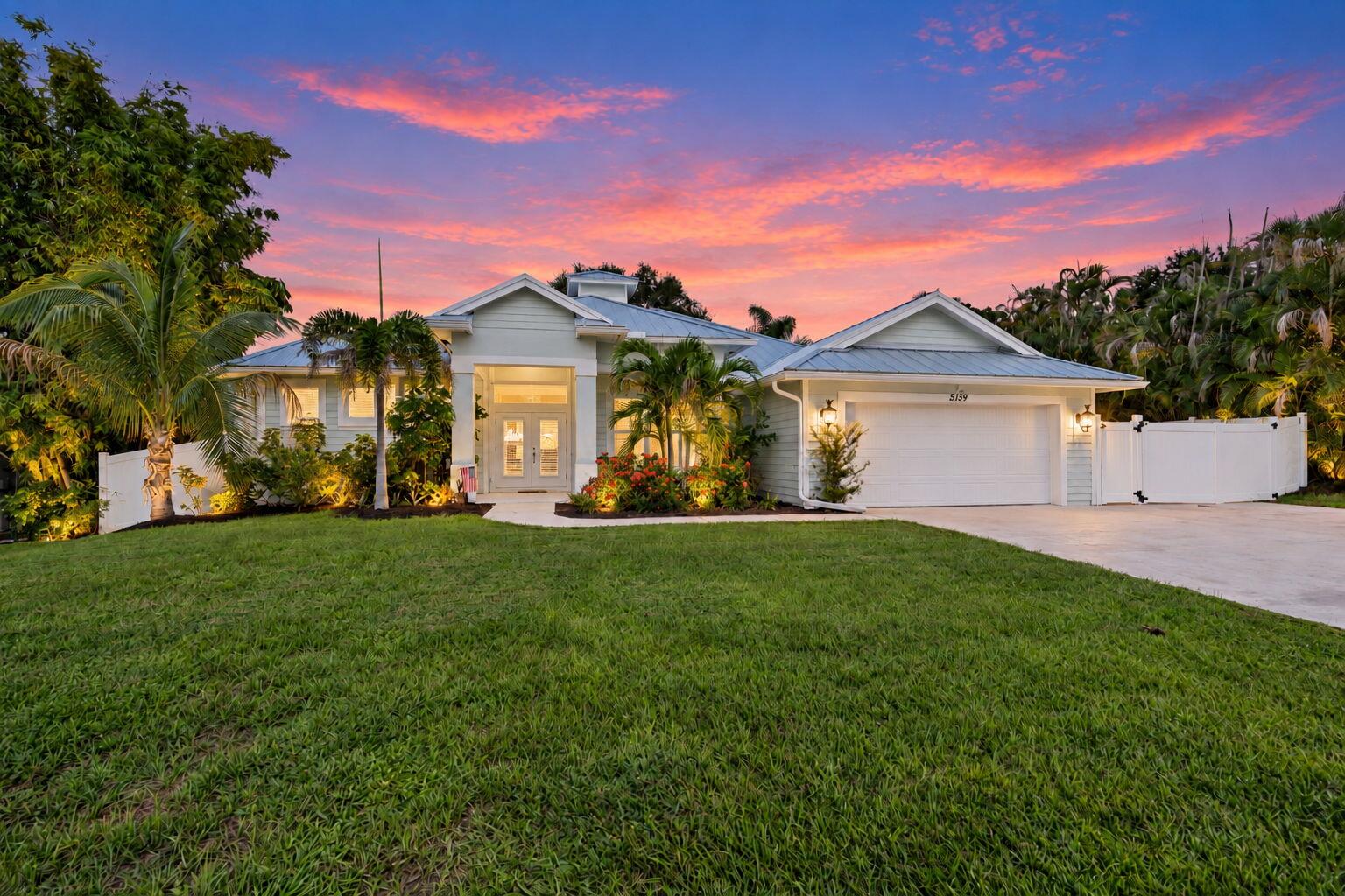 5139 SE Horseshoe Point Road — photo