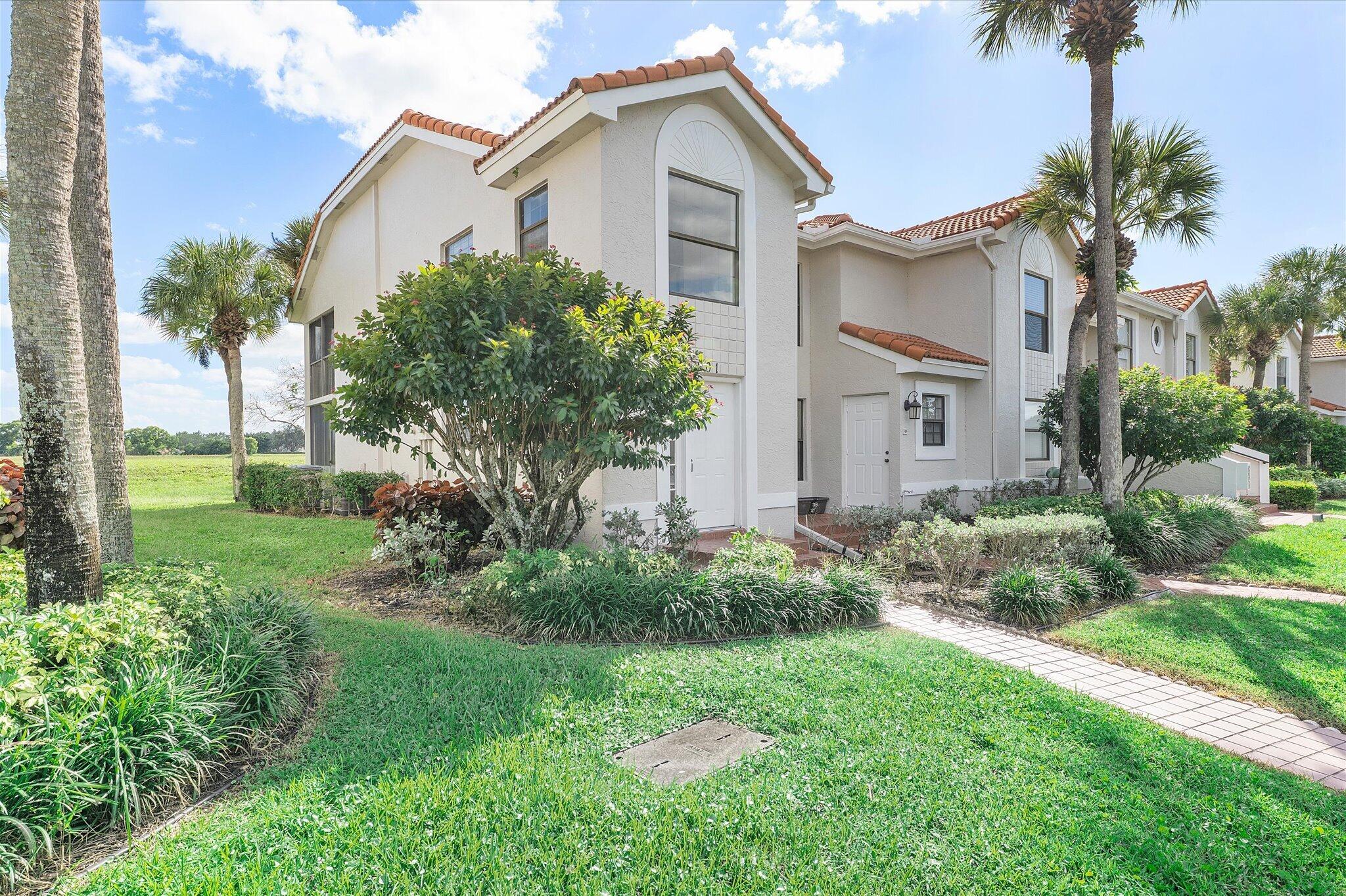 10890 Lakemore Lane Unit 201 — photo