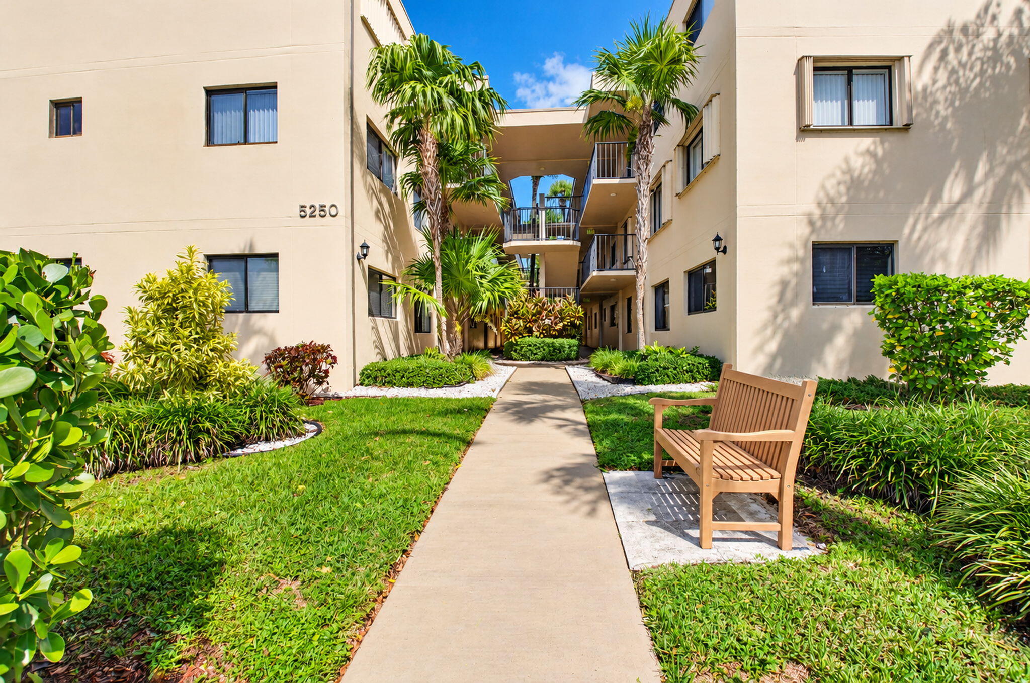 5250 Las Verdes Circle 314 — photo