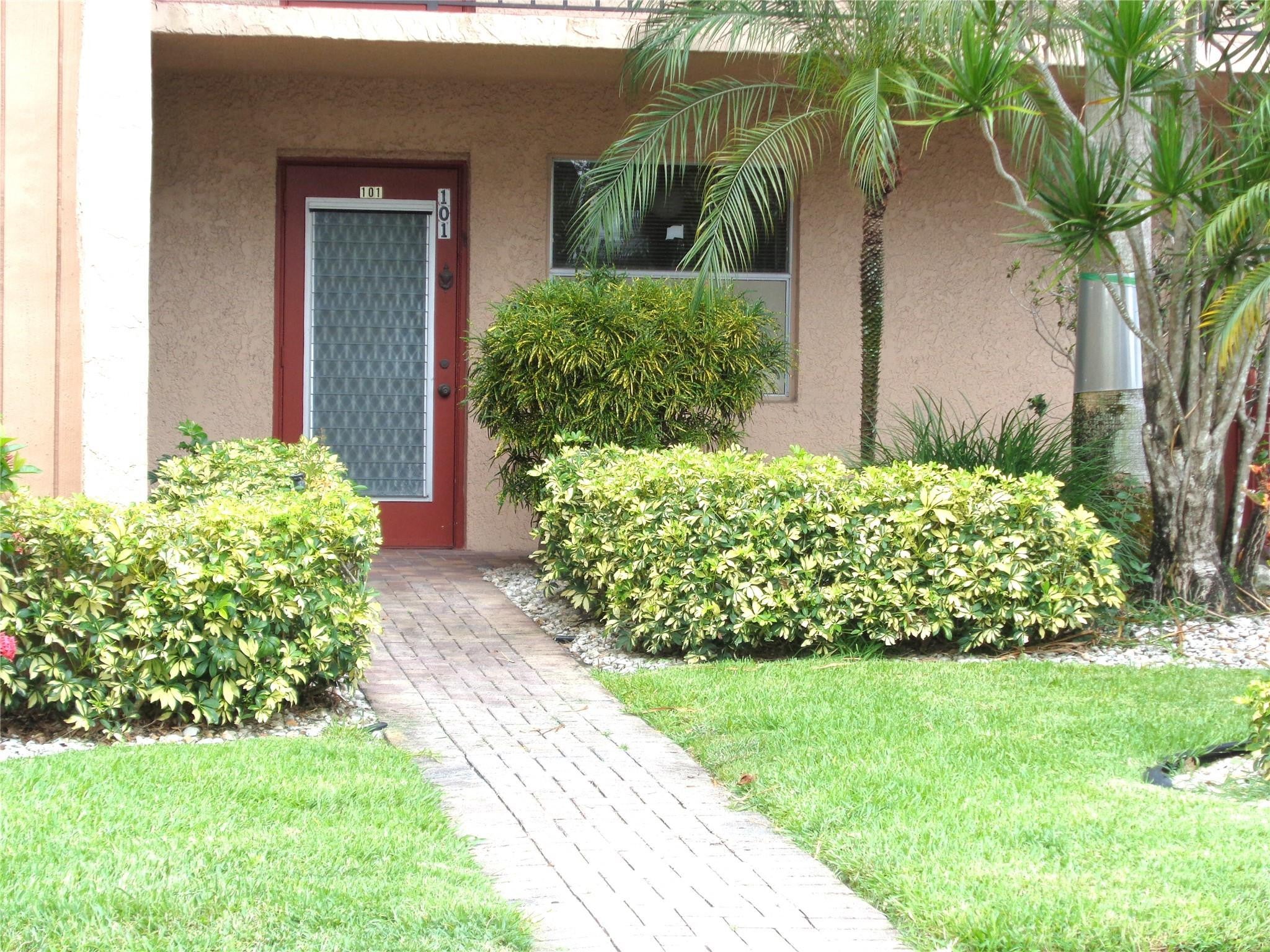 7320 Lake Circle Drive 101 — photo