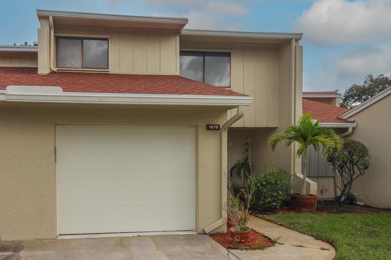 1679 SW Crossing Circle — photo