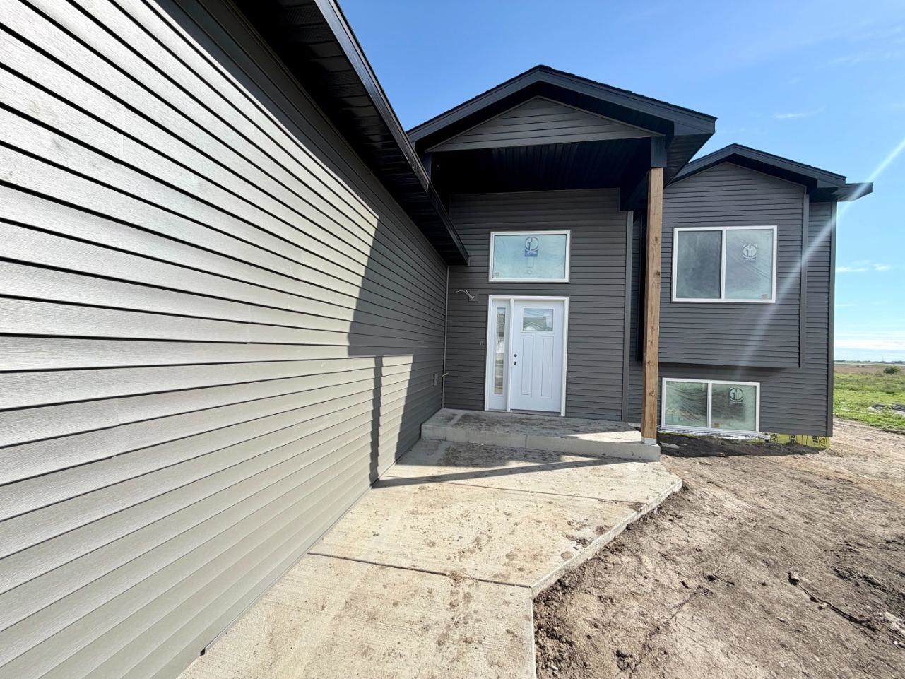 153 Mulberry Loop NE, Minot, ND 58703 — photo 2