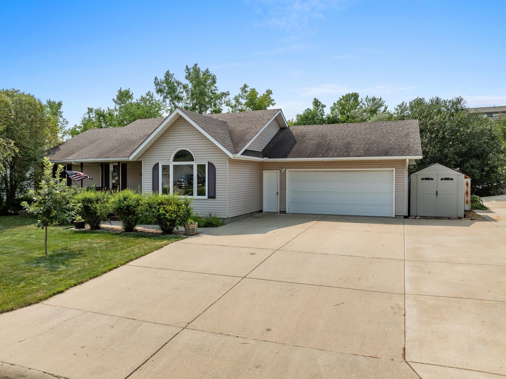 1405 Golden Valley Lane — photo