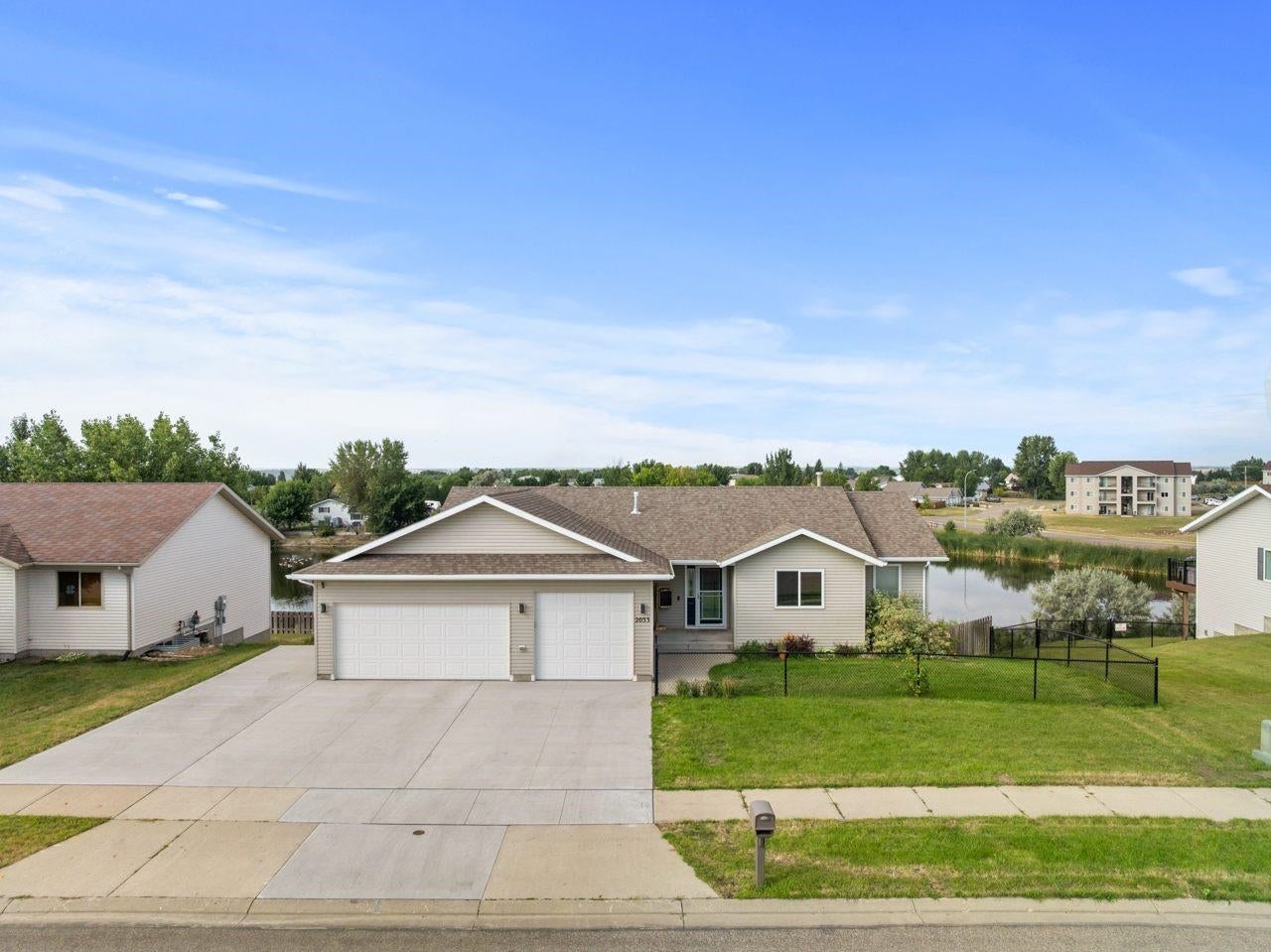 2033 Lakeside Street — photo
