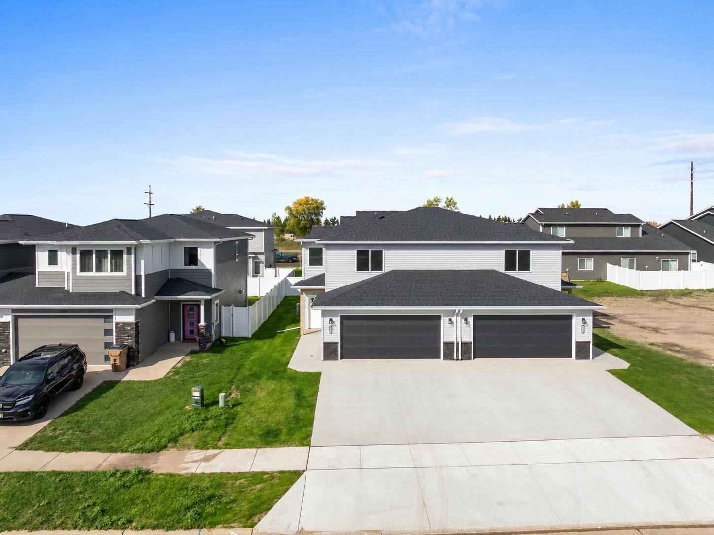2413 Landmark Dr — photo