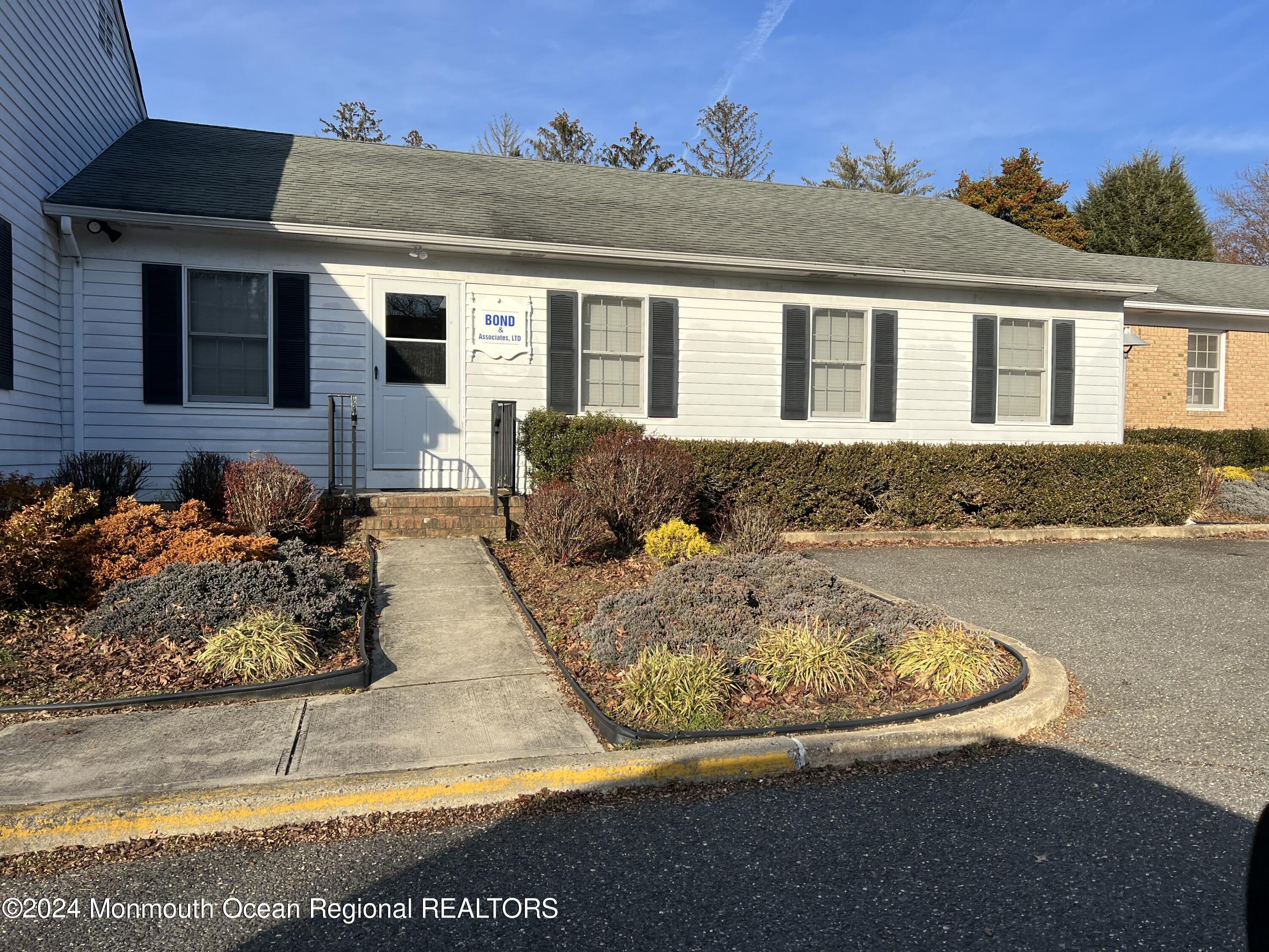 22 S Holmdel Road 3 — photo
