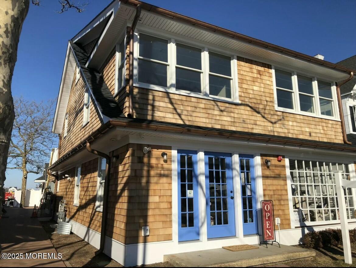 64 Bridge Avenue — photo