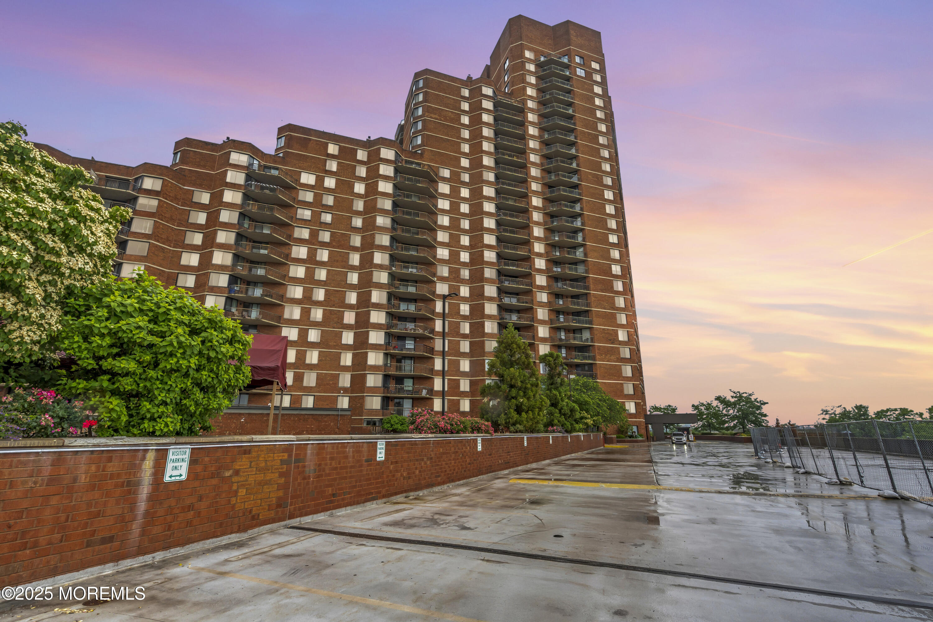 2508 Harmon Cove Tower — photo