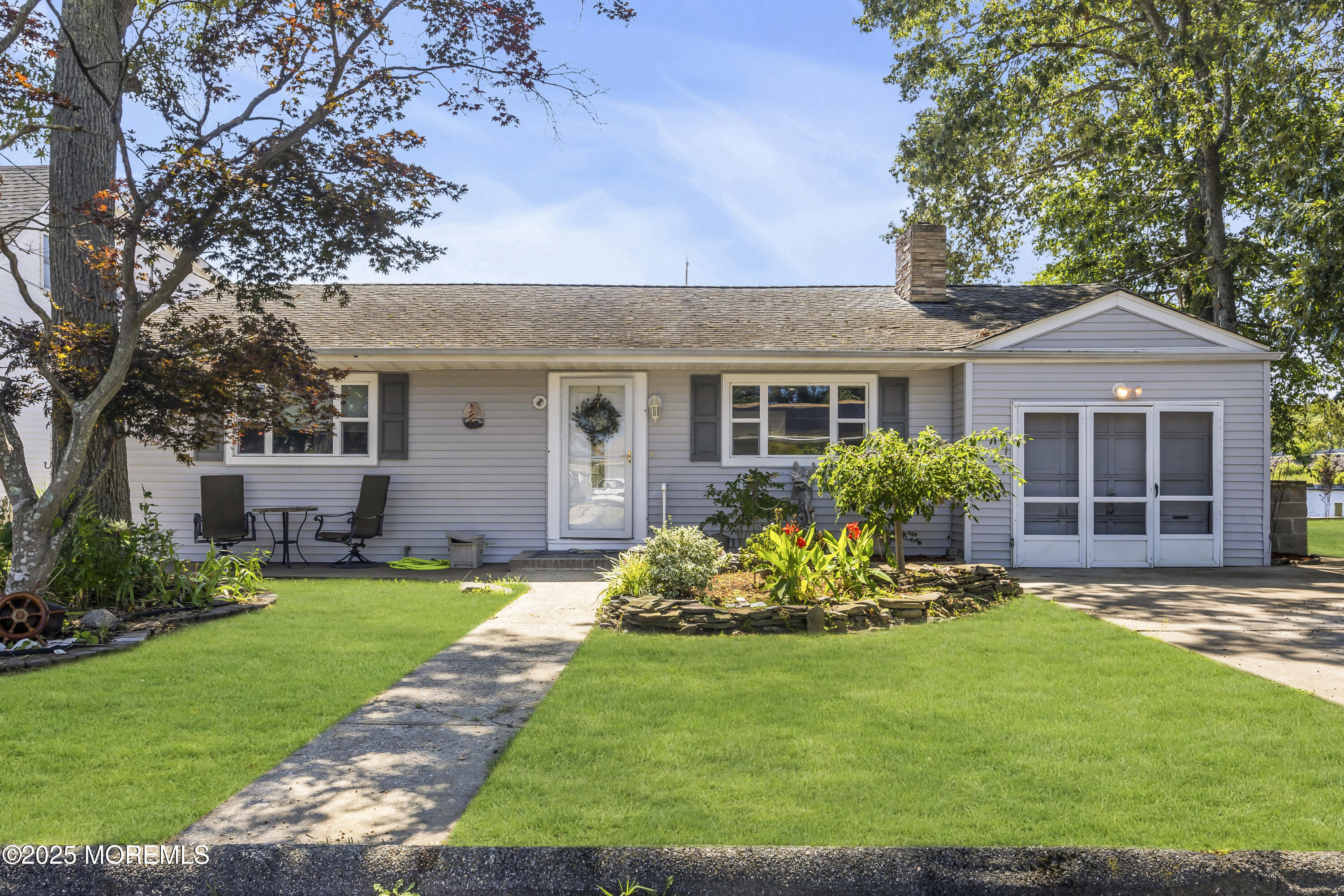 635 Oakwood Drive — photo