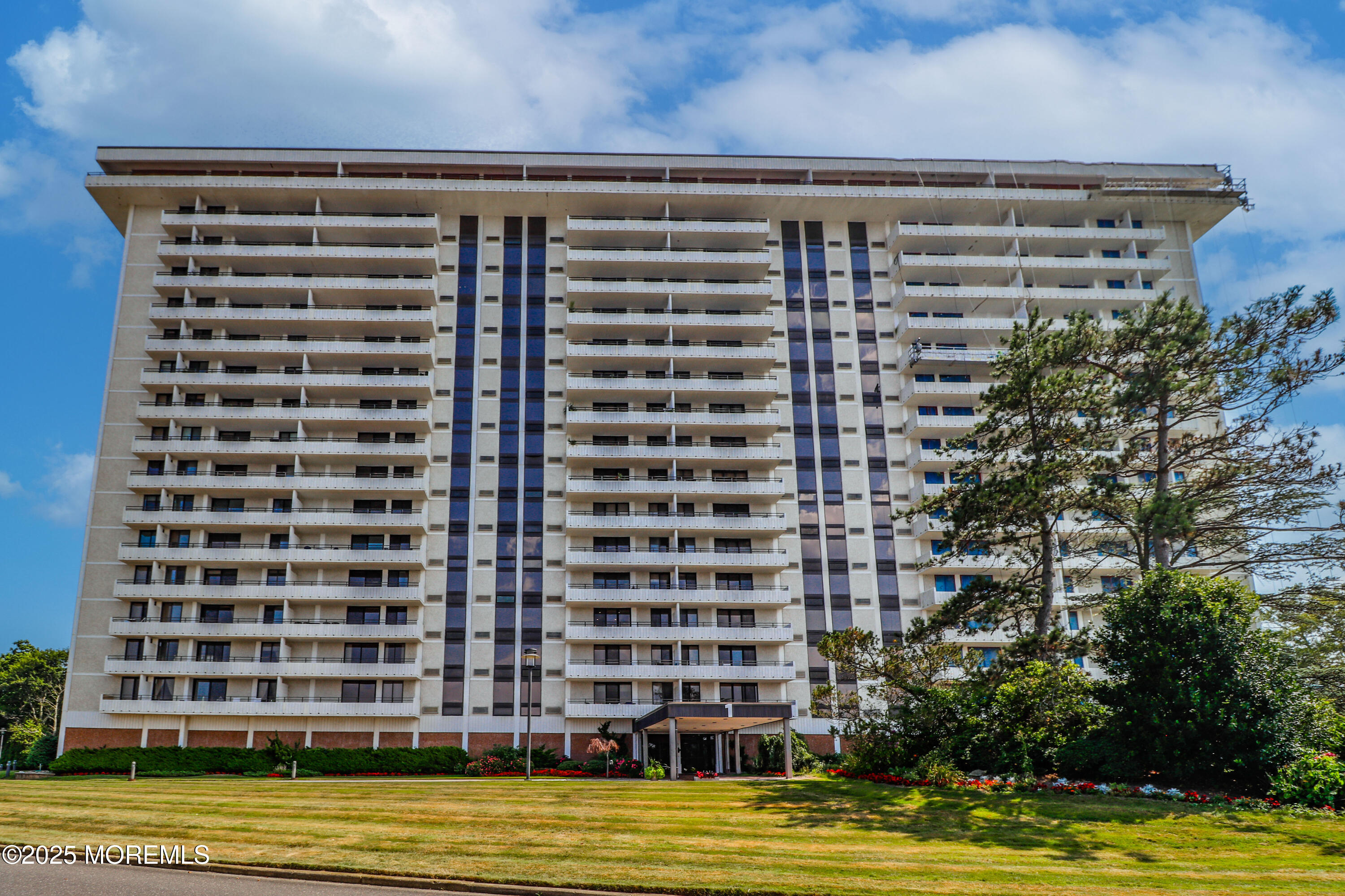 1 Channel Drive 1705 — photo