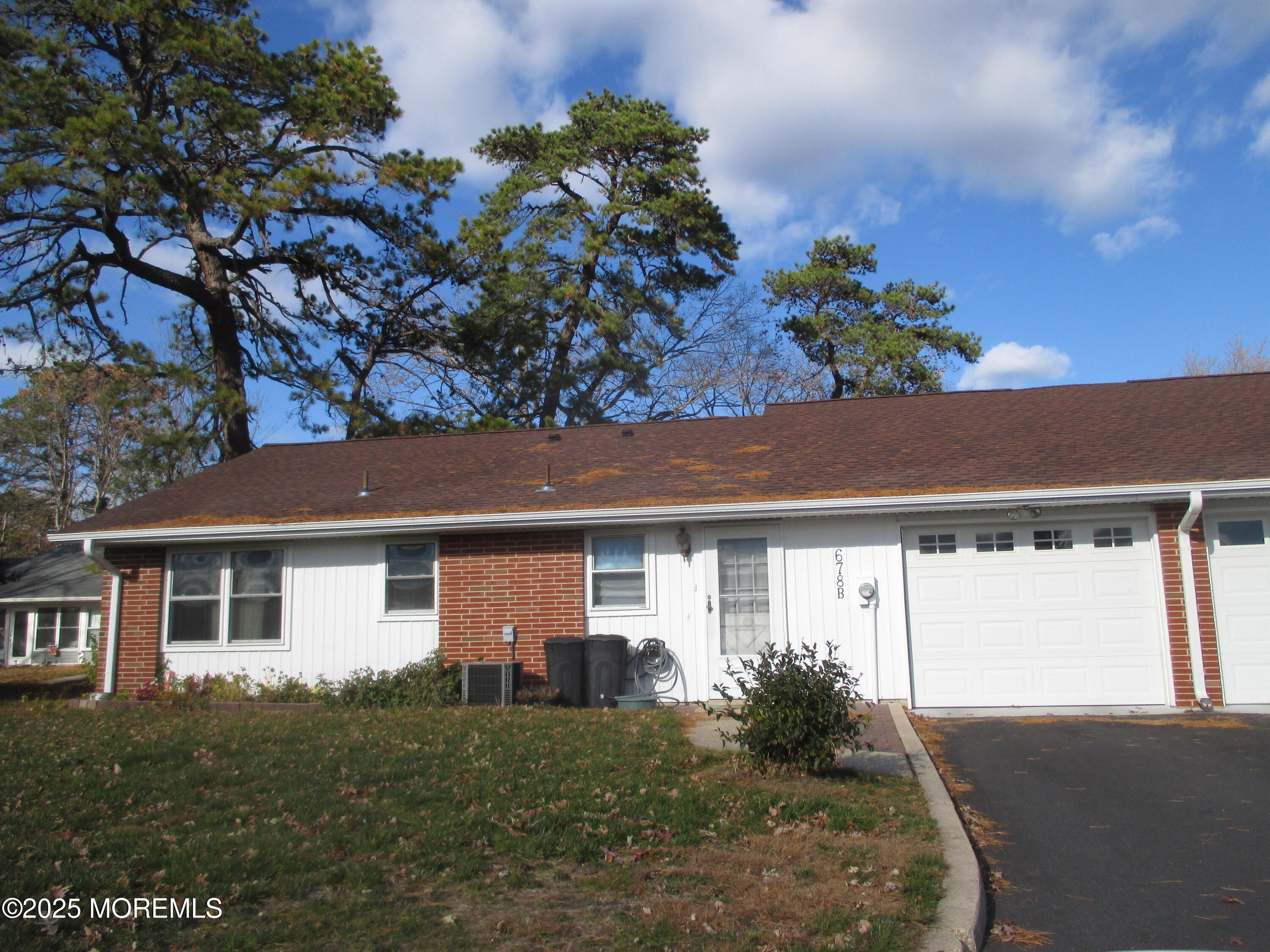 678 New Castle Court B — photo