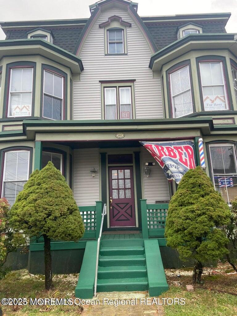 162 E Main Street — photo