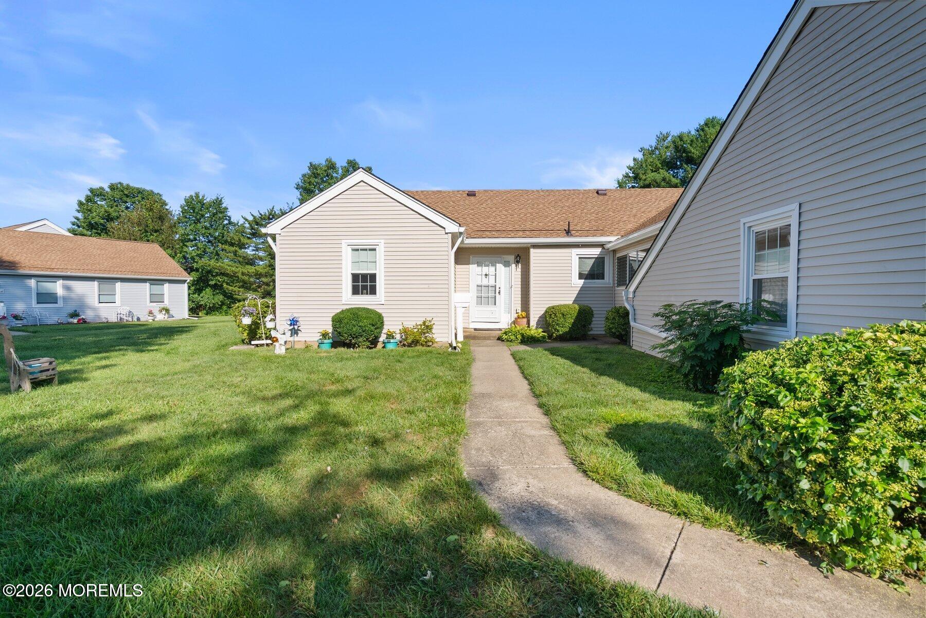 82 Parkway Drive B — photo