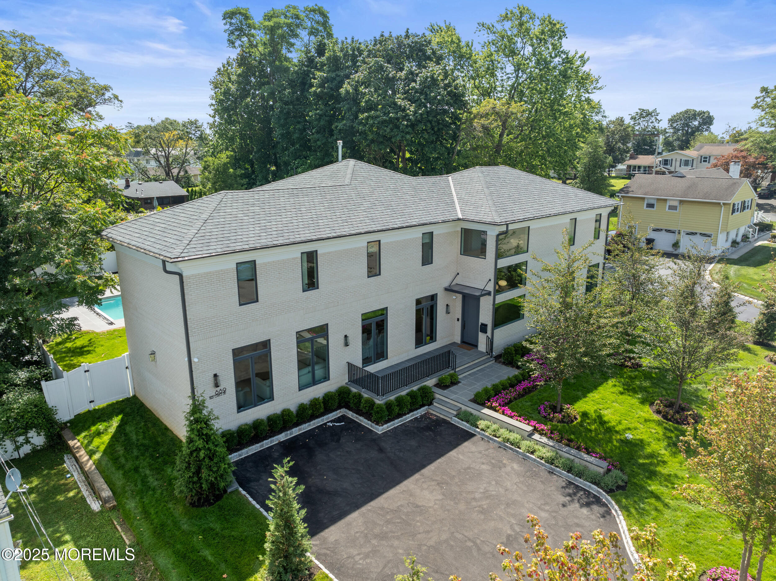 889 Red Oaks Drive — photo