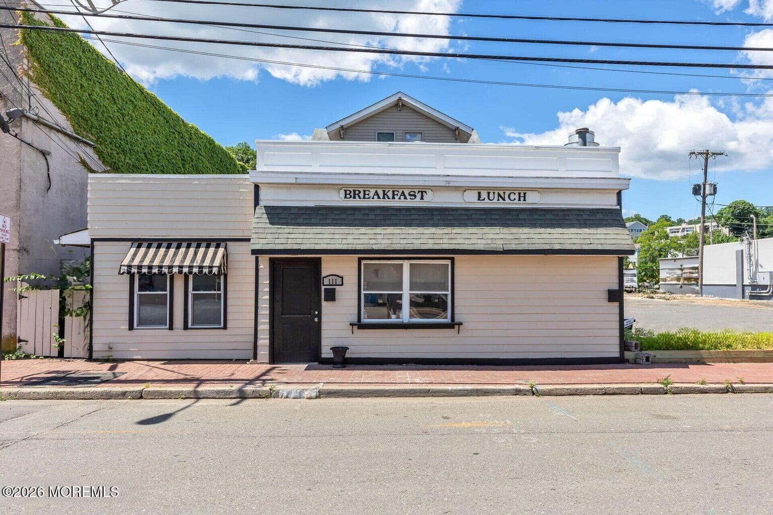 111 Bay Avenue Front — photo