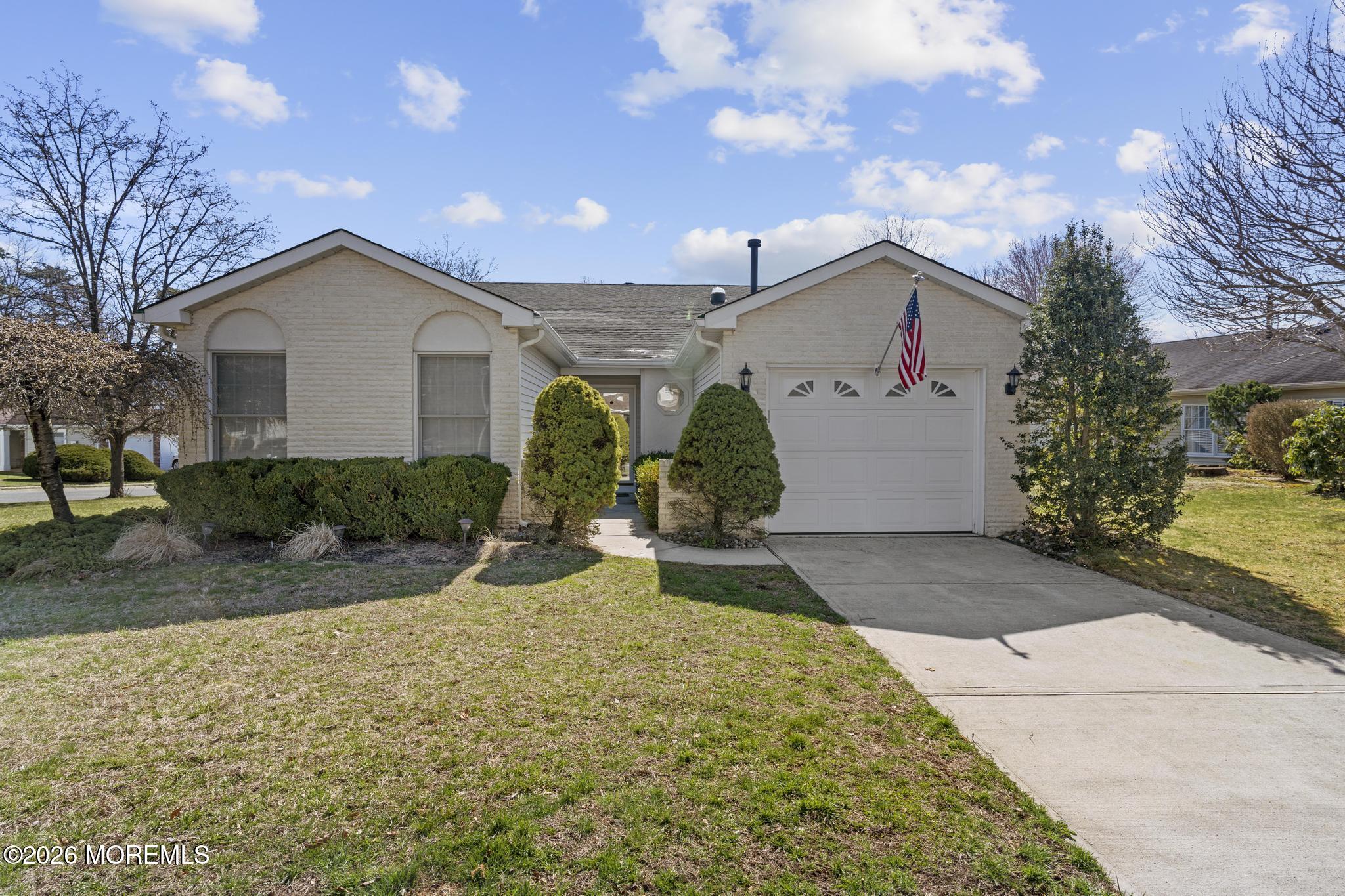 1523 Heatherleaf Lane — photo