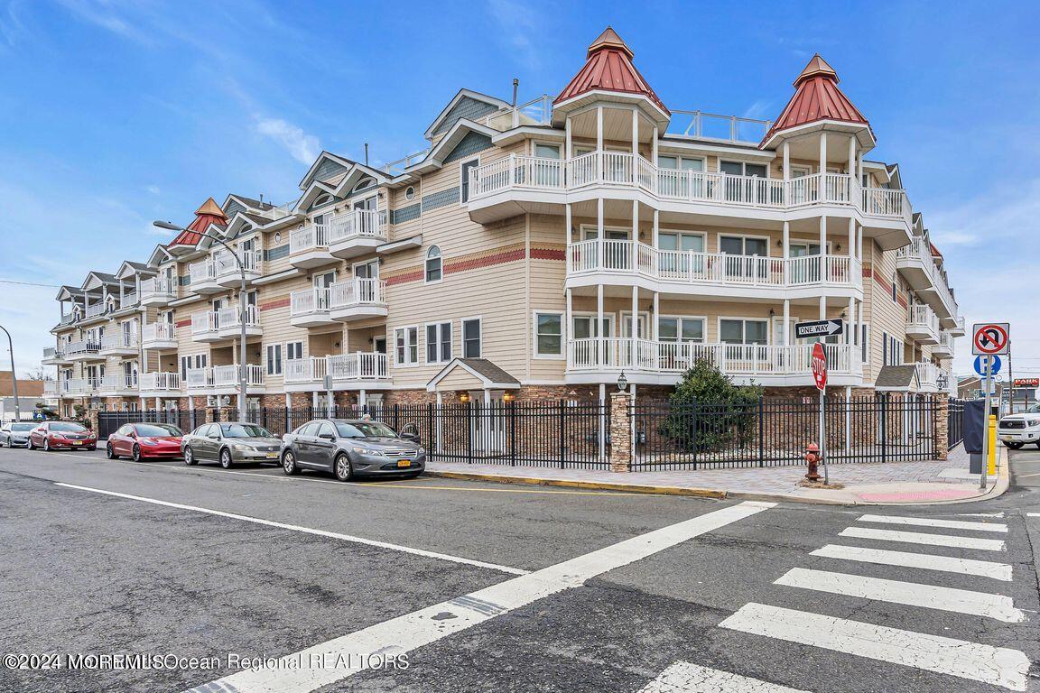 21 Blaine Avenue 11 — photo