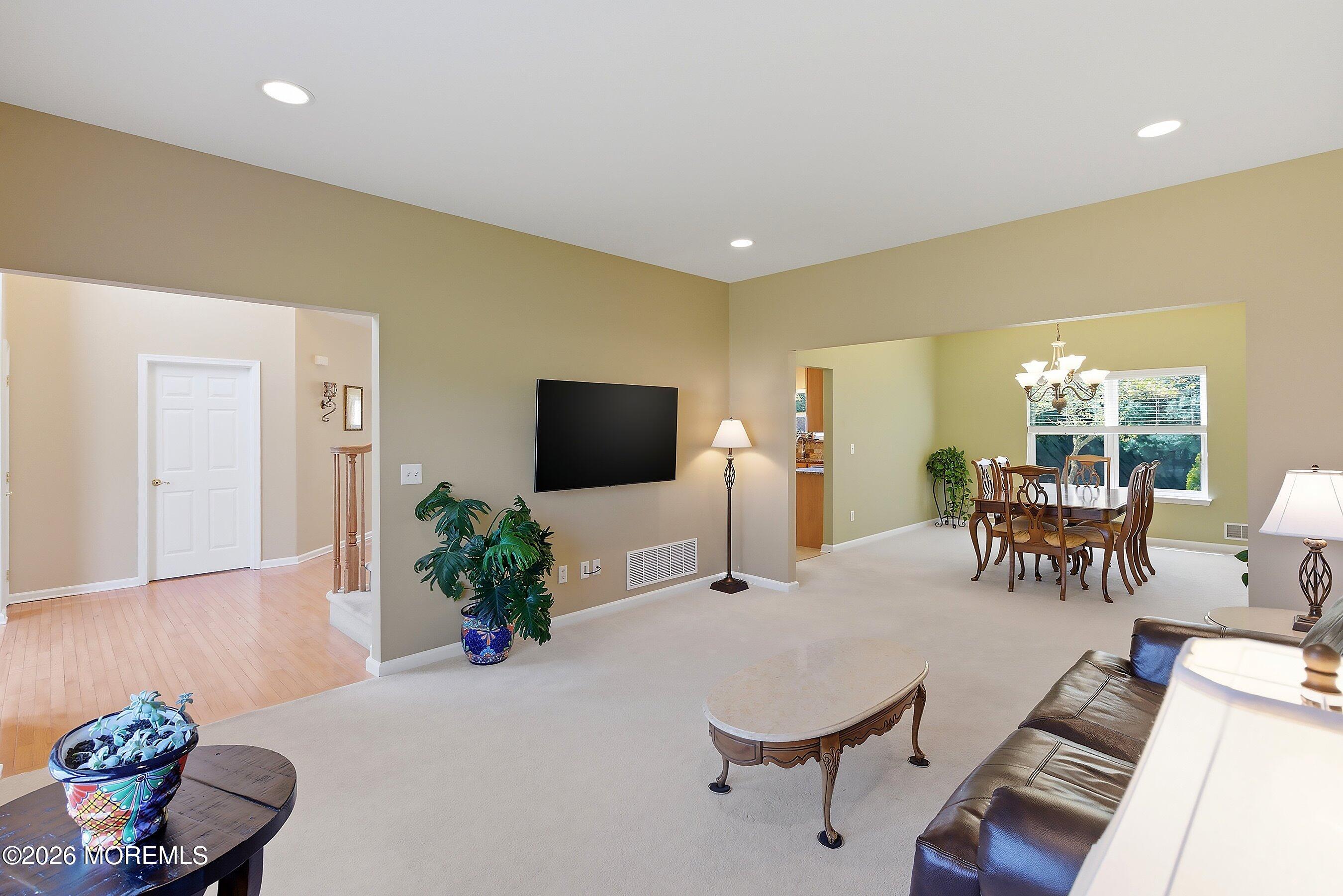 6 Etty Court — photo