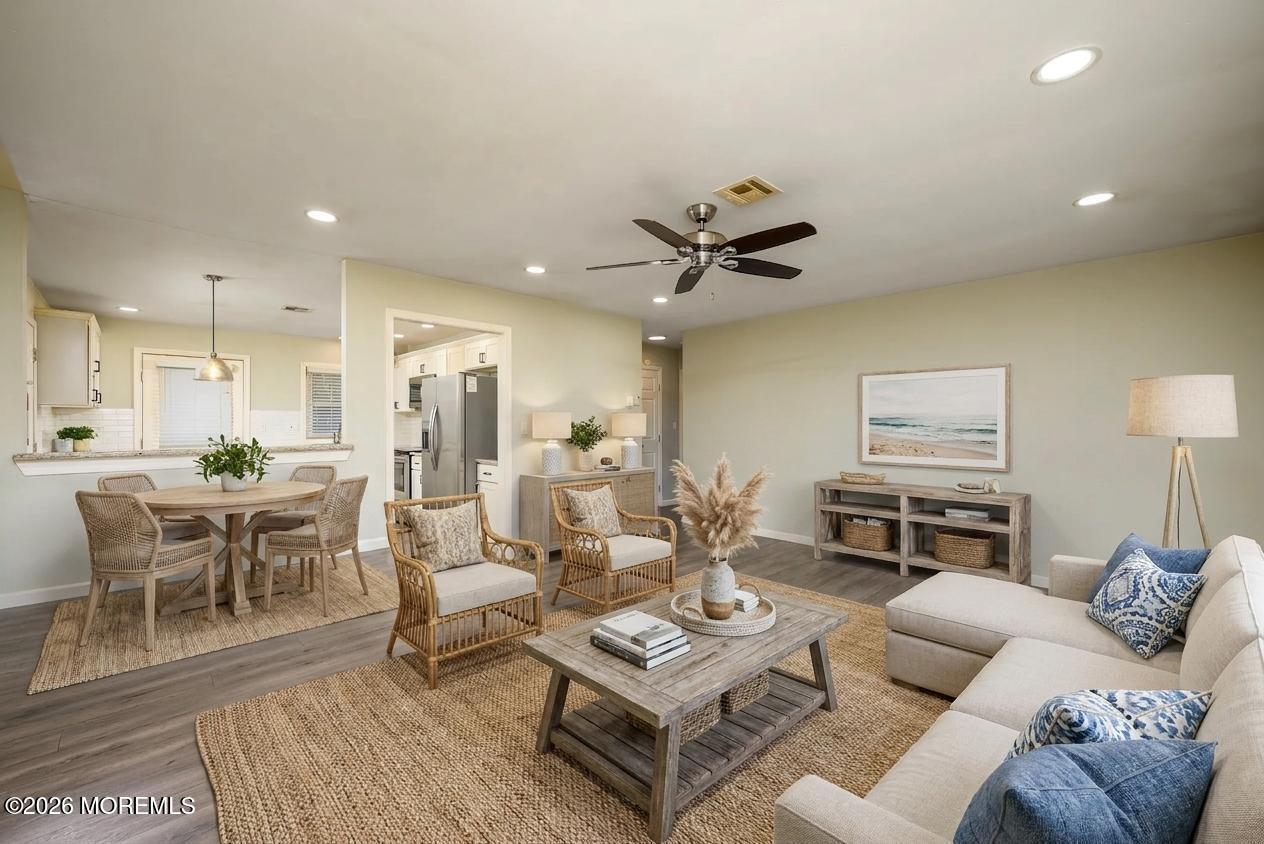 343B Canterbury Court Unit 1002 — photo