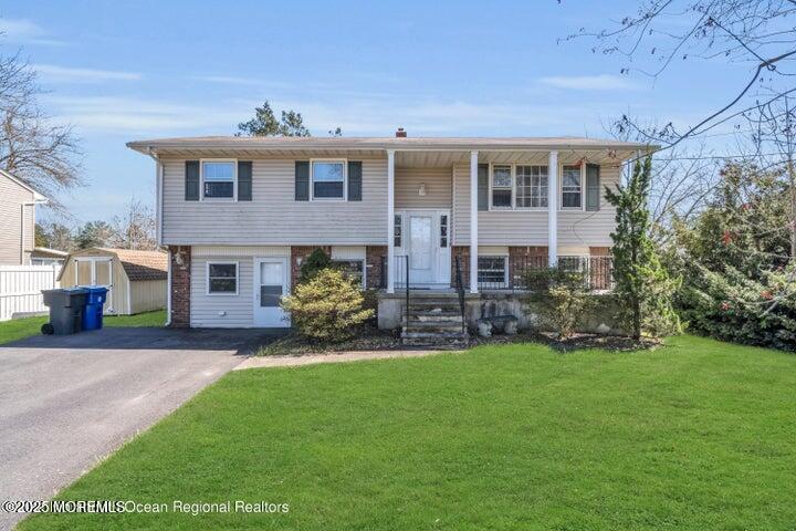 815 Royal Lane — photo