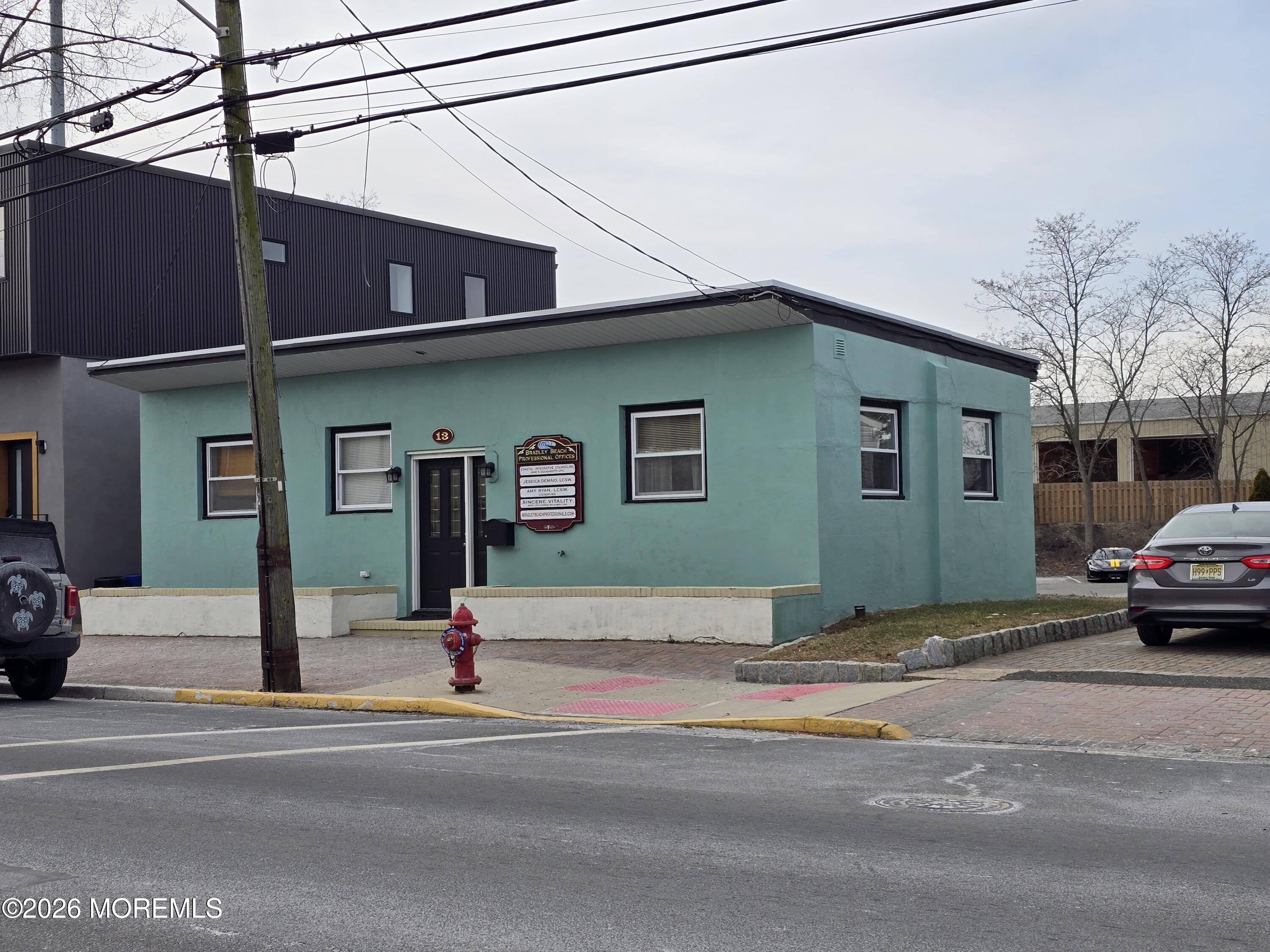13 Main Street — photo