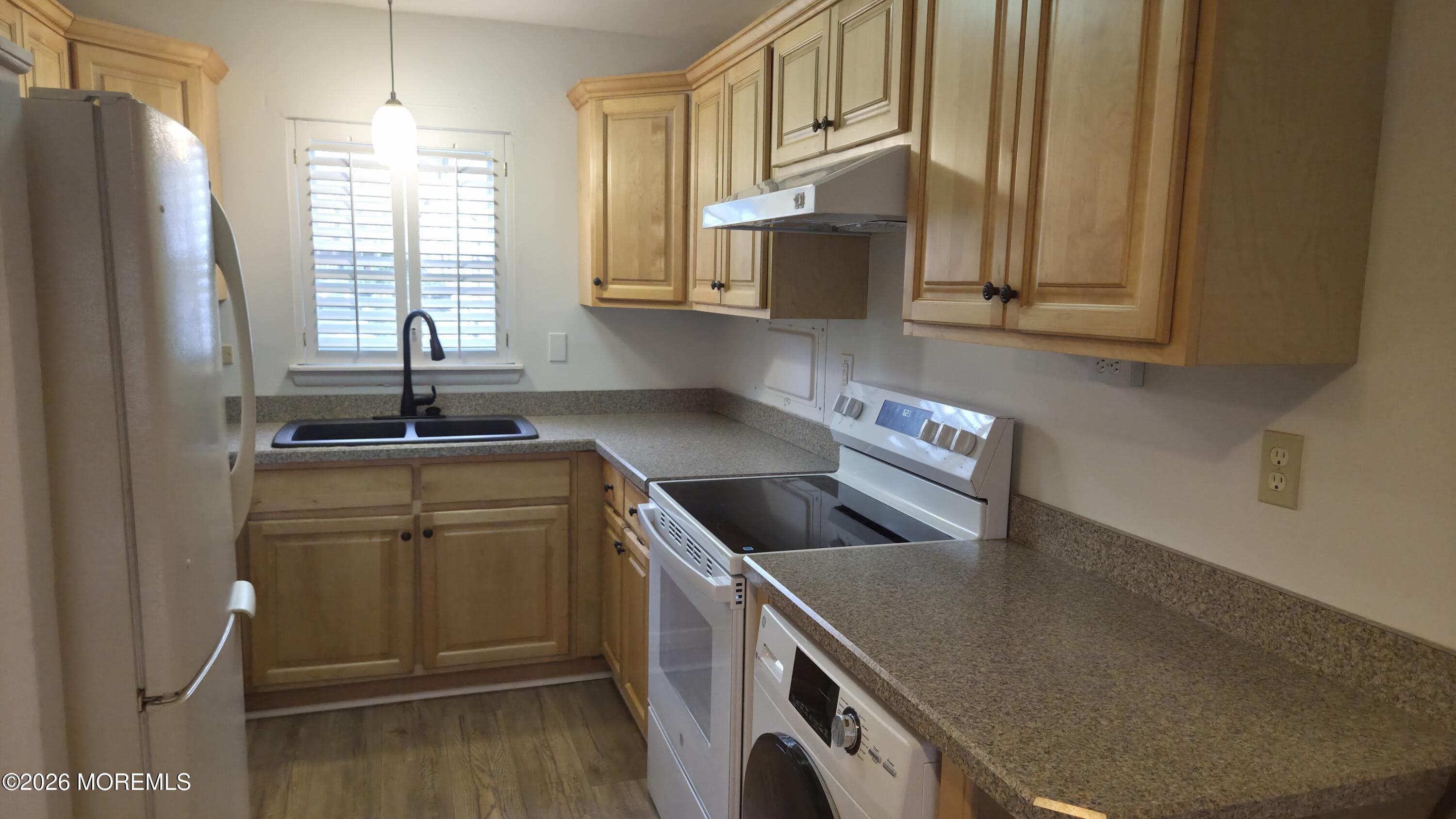 47 Cambridge Court E — photo
