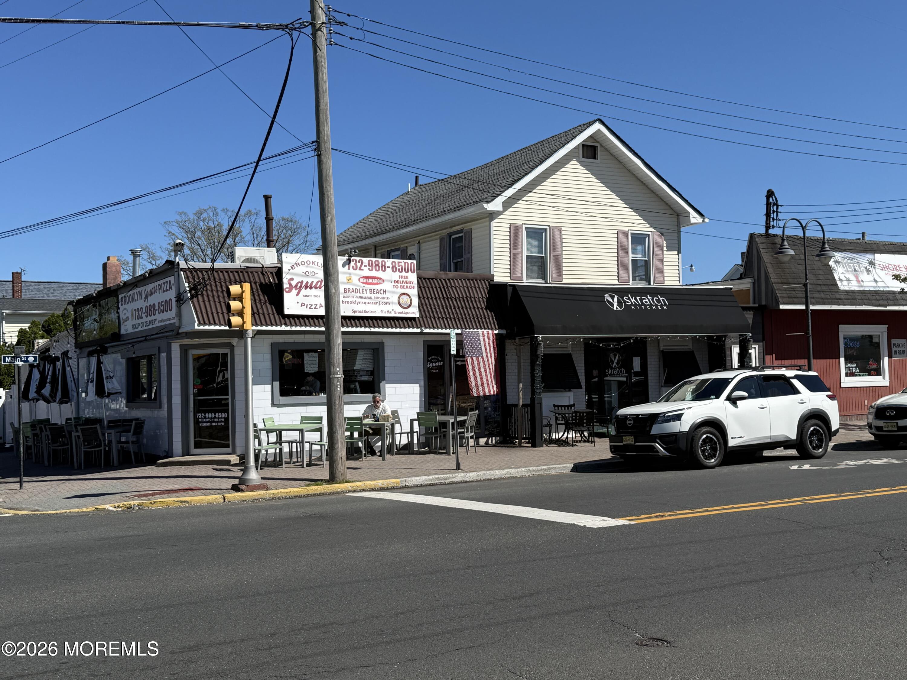 812 Main Street — photo