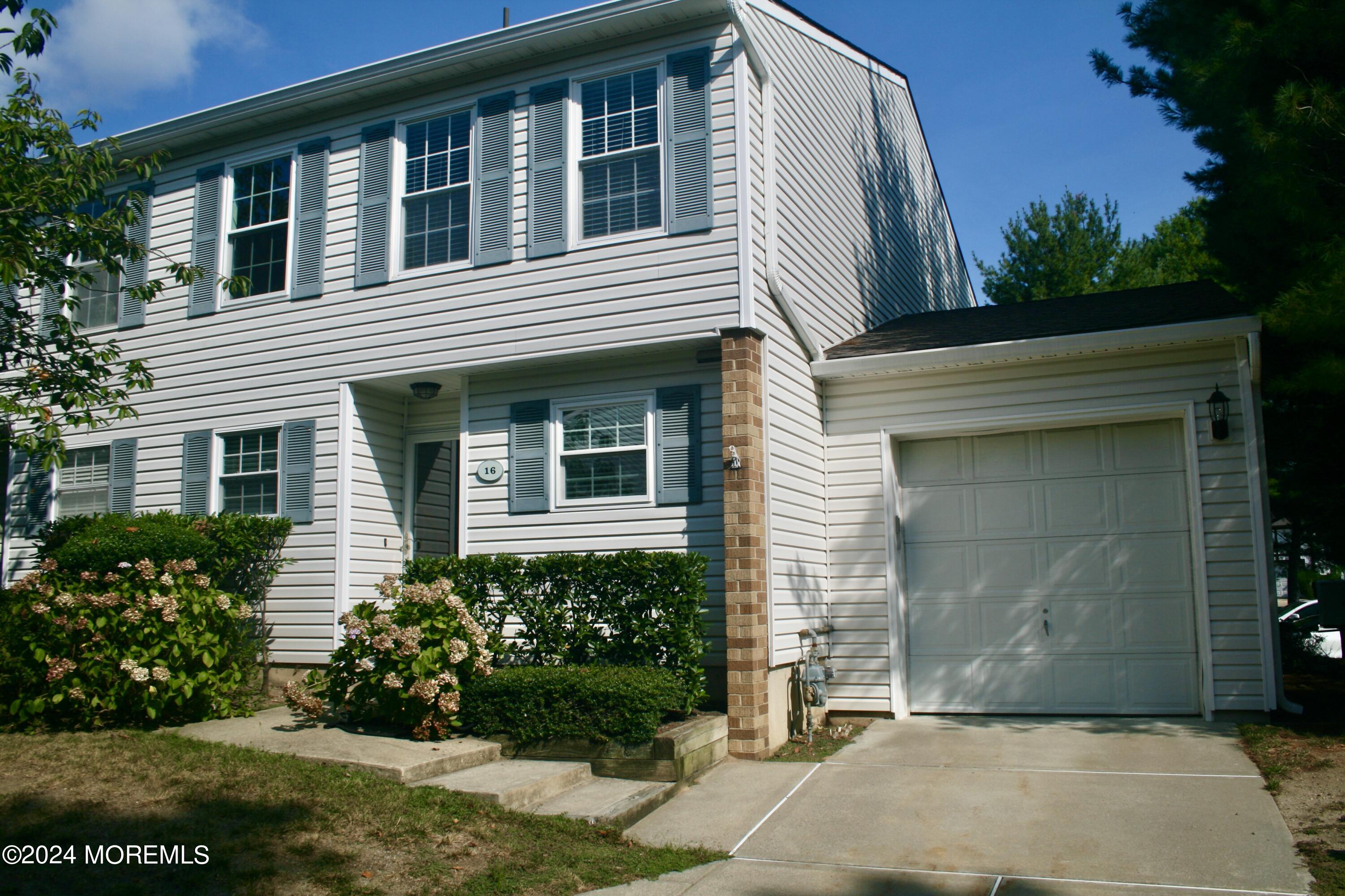 16 Apple Drive — photo