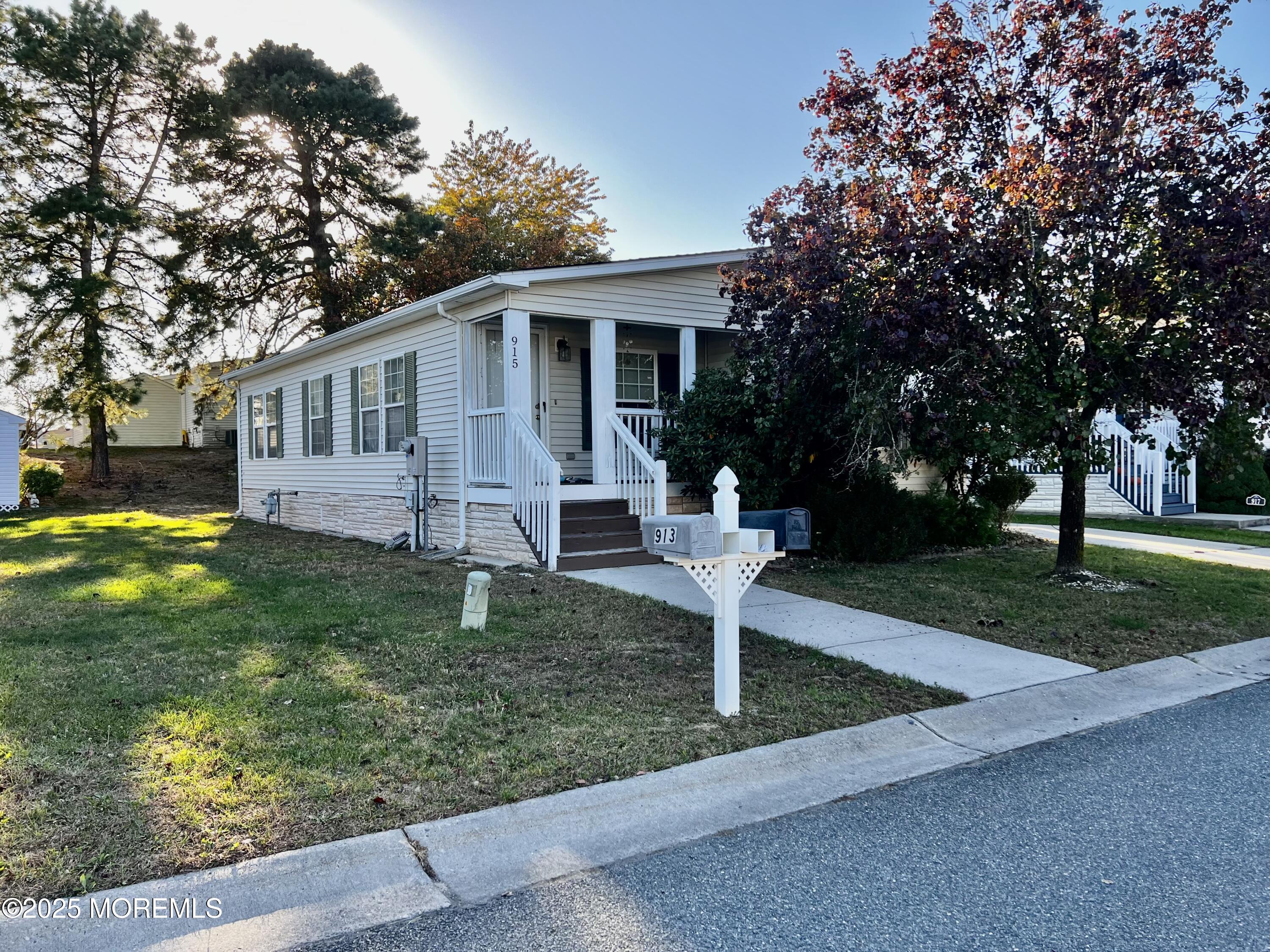 915 Oak Ridge Terrace — photo