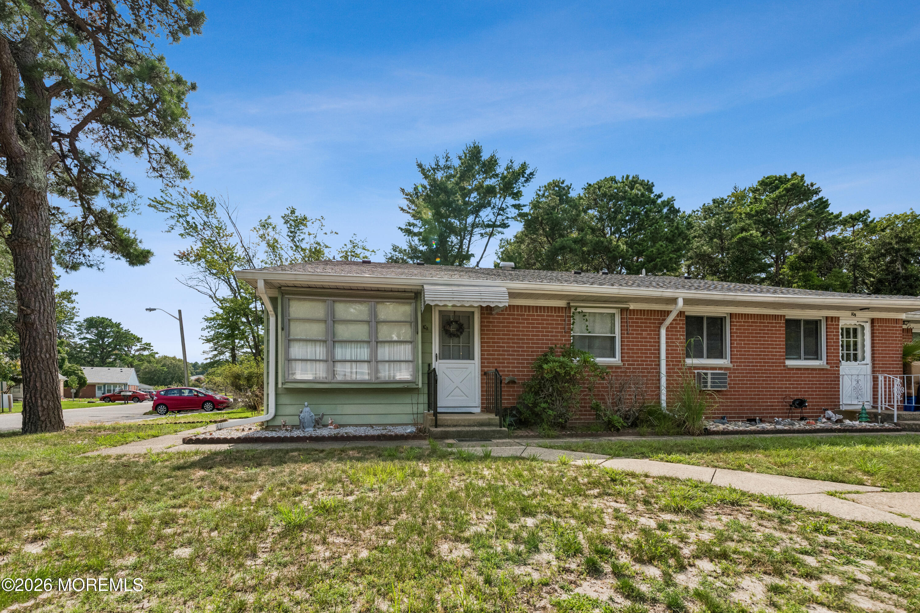 10 Bennington Drive a — photo