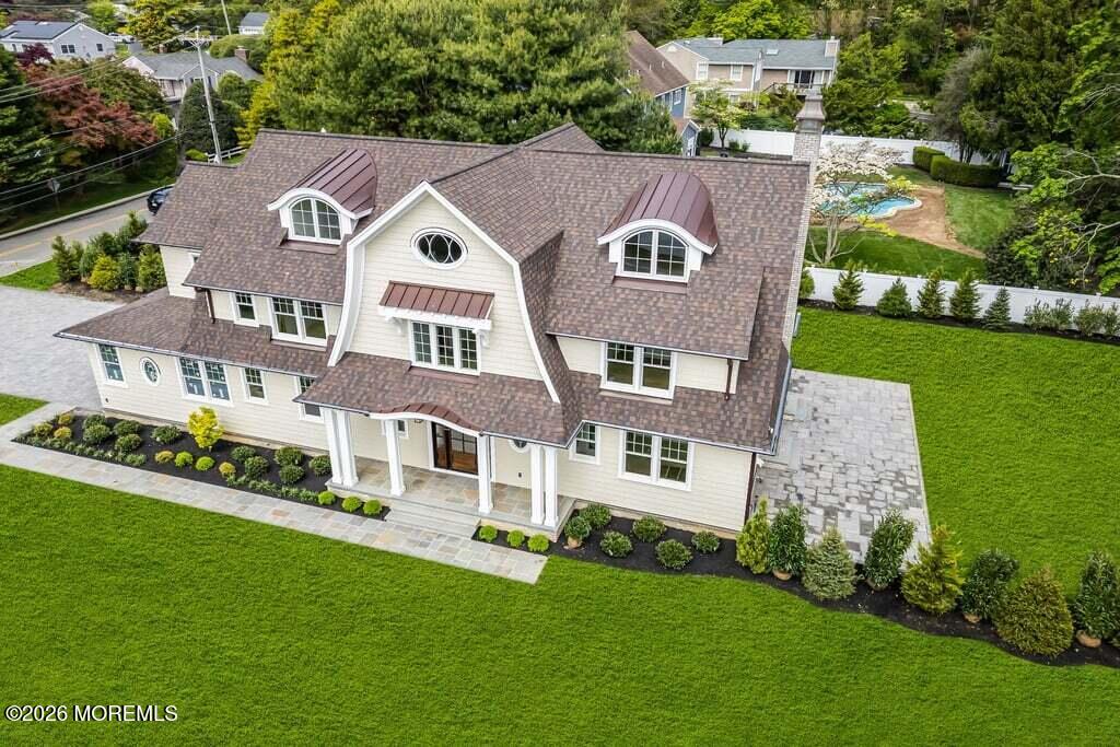 907 Riverview Drive — photo
