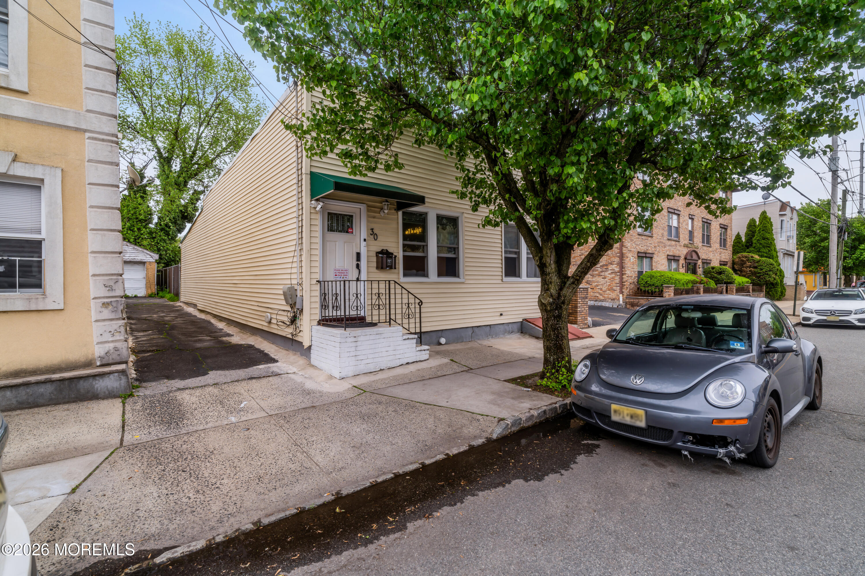 30 Belmont Avenue — photo
