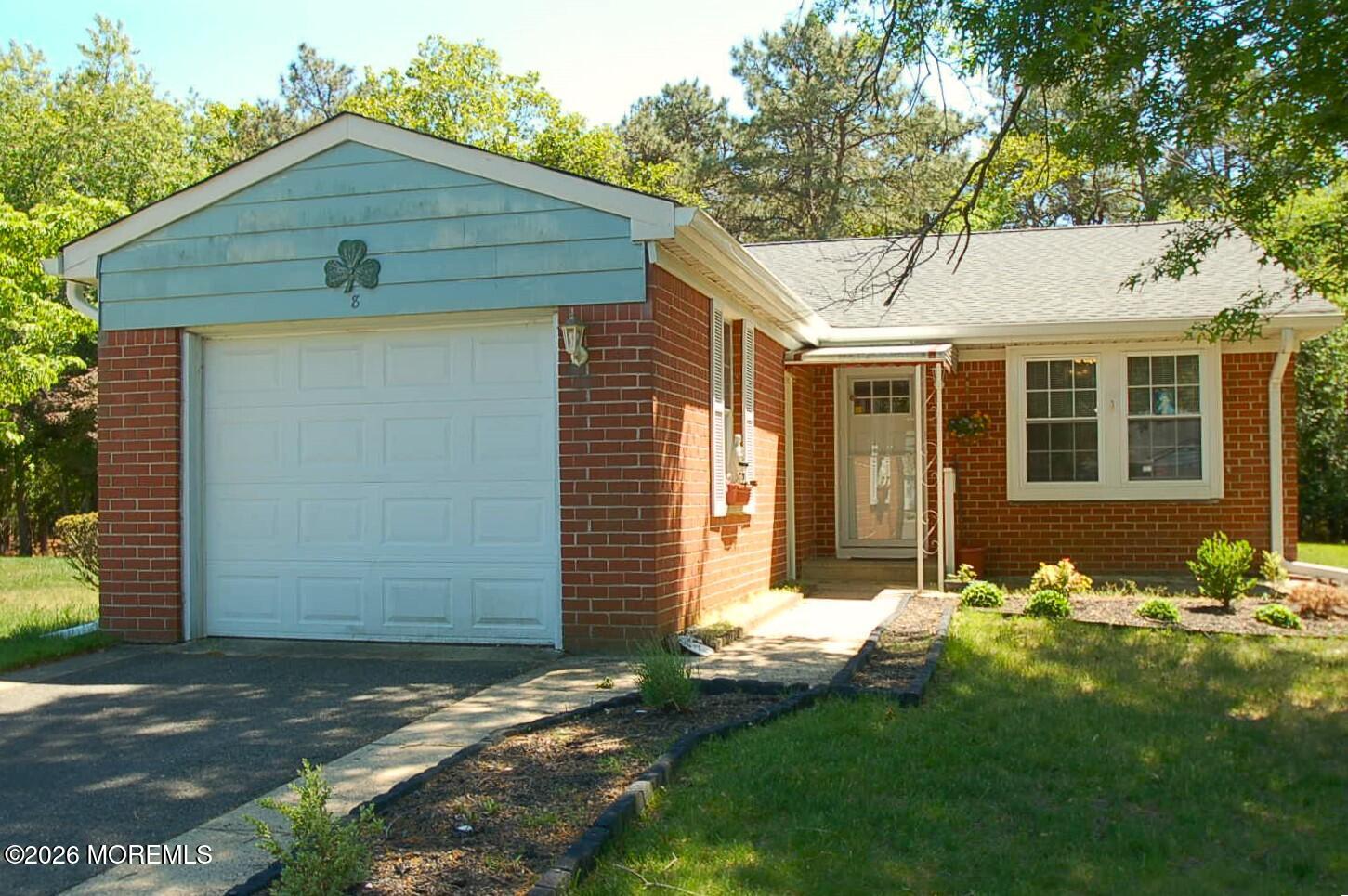 8 Revere Court — photo