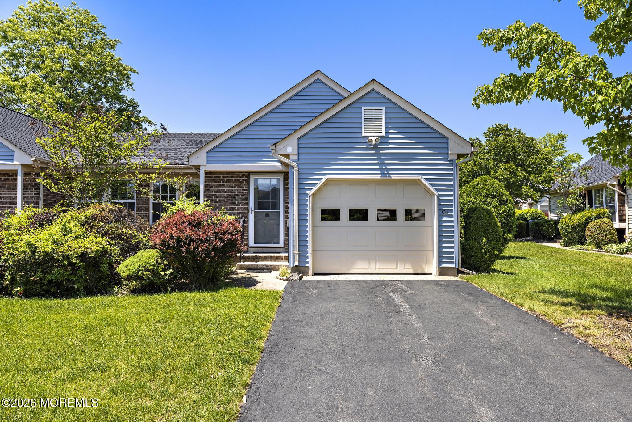 10 Alexander Hamilton Court a — photo