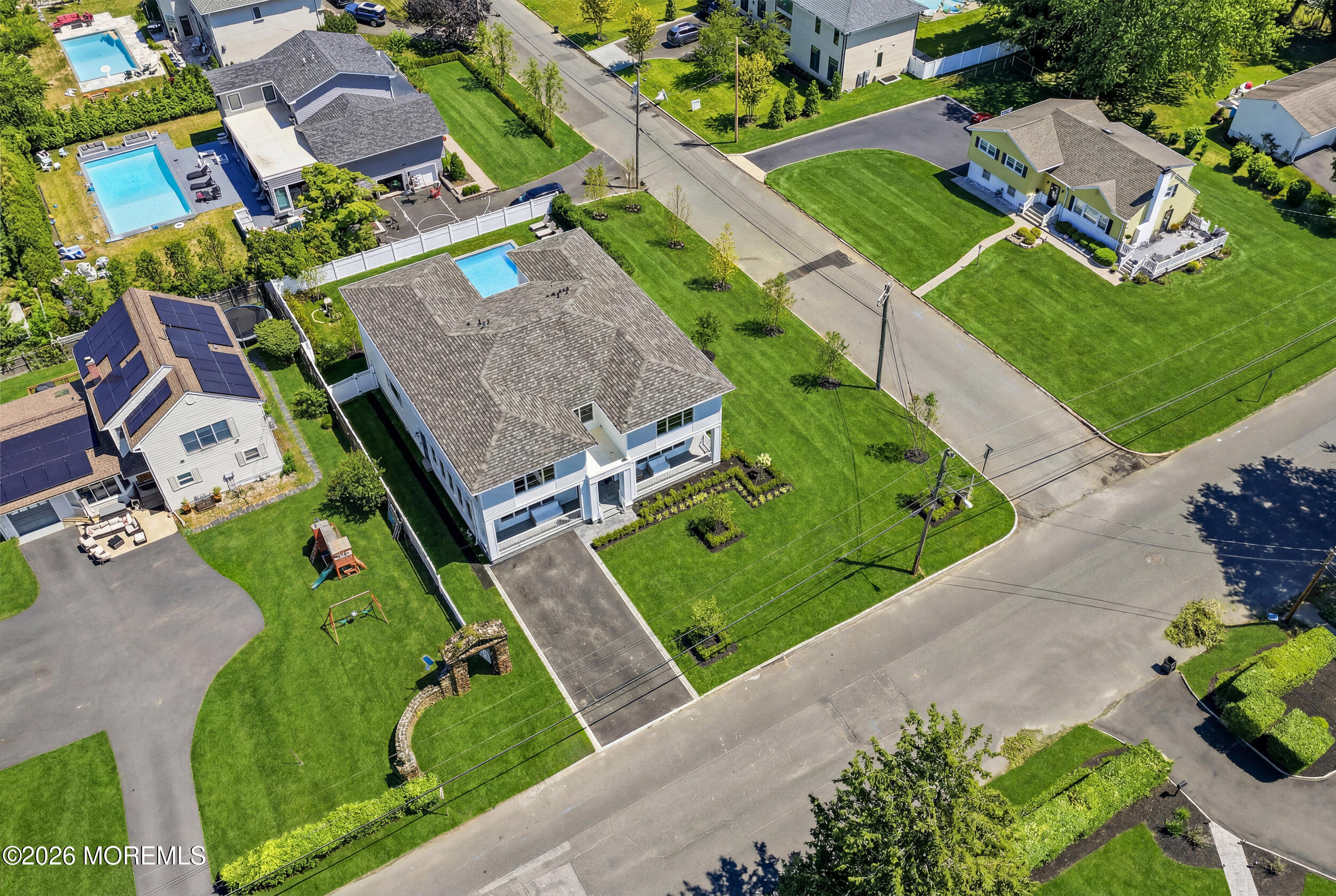890 Red Oaks Drive — photo