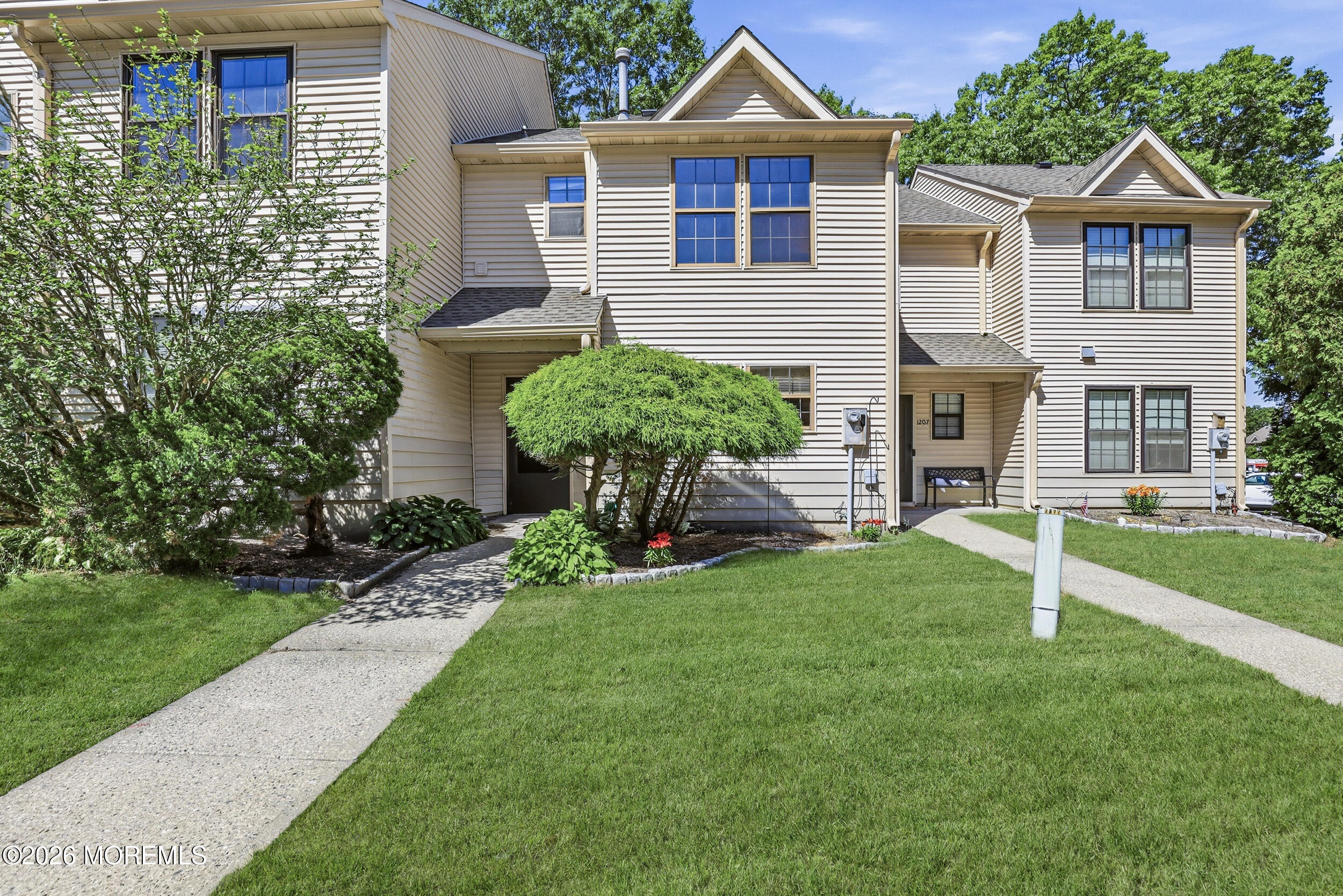 1206 Dahlia Court — photo