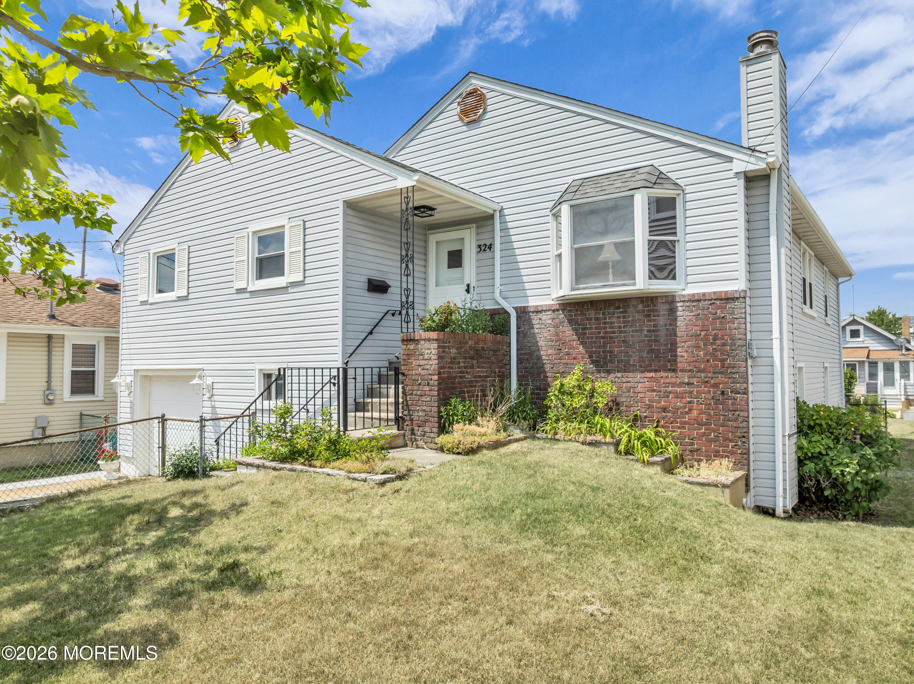 324 Dupont Avenue — photo
