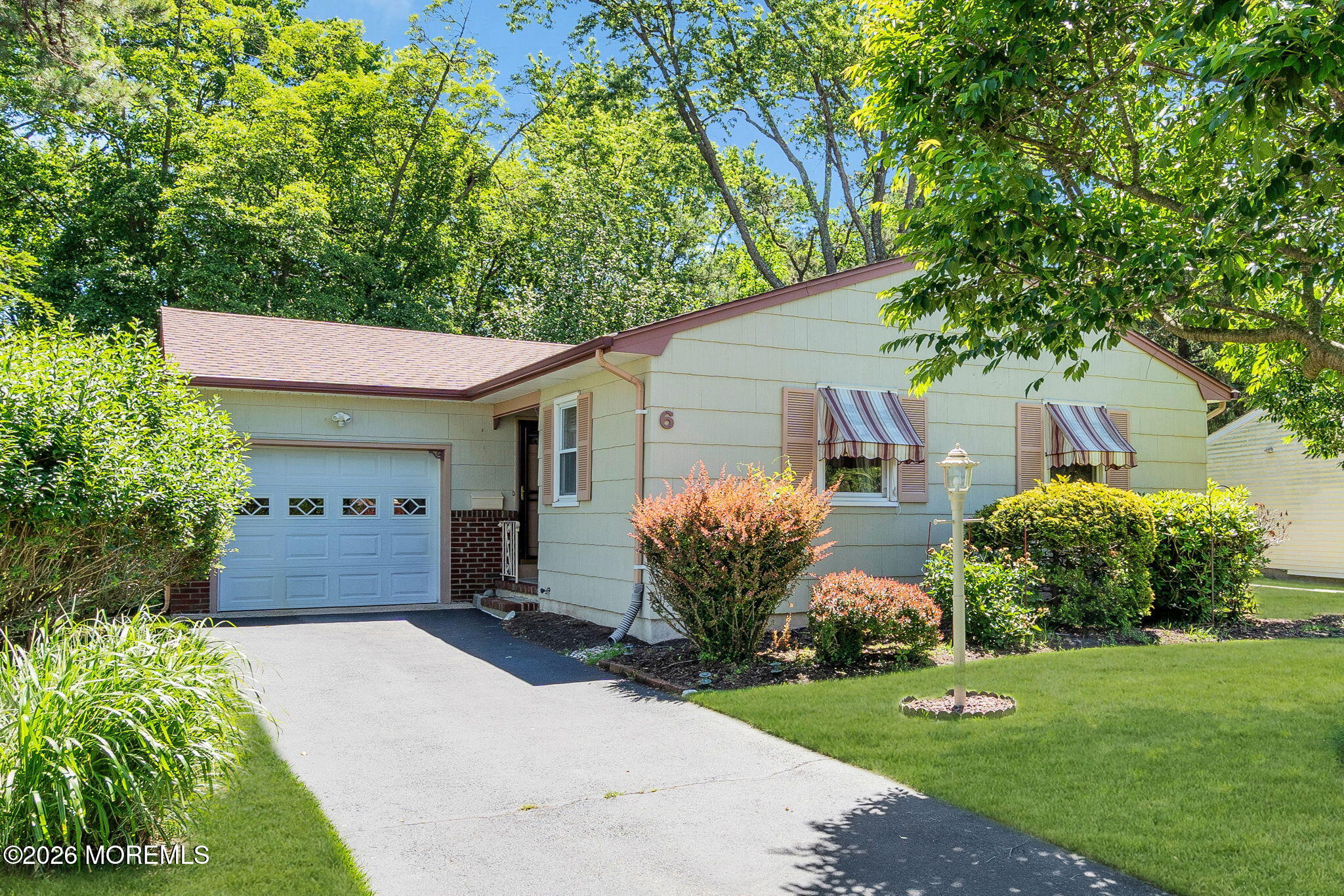 6 Woodbury Court — photo