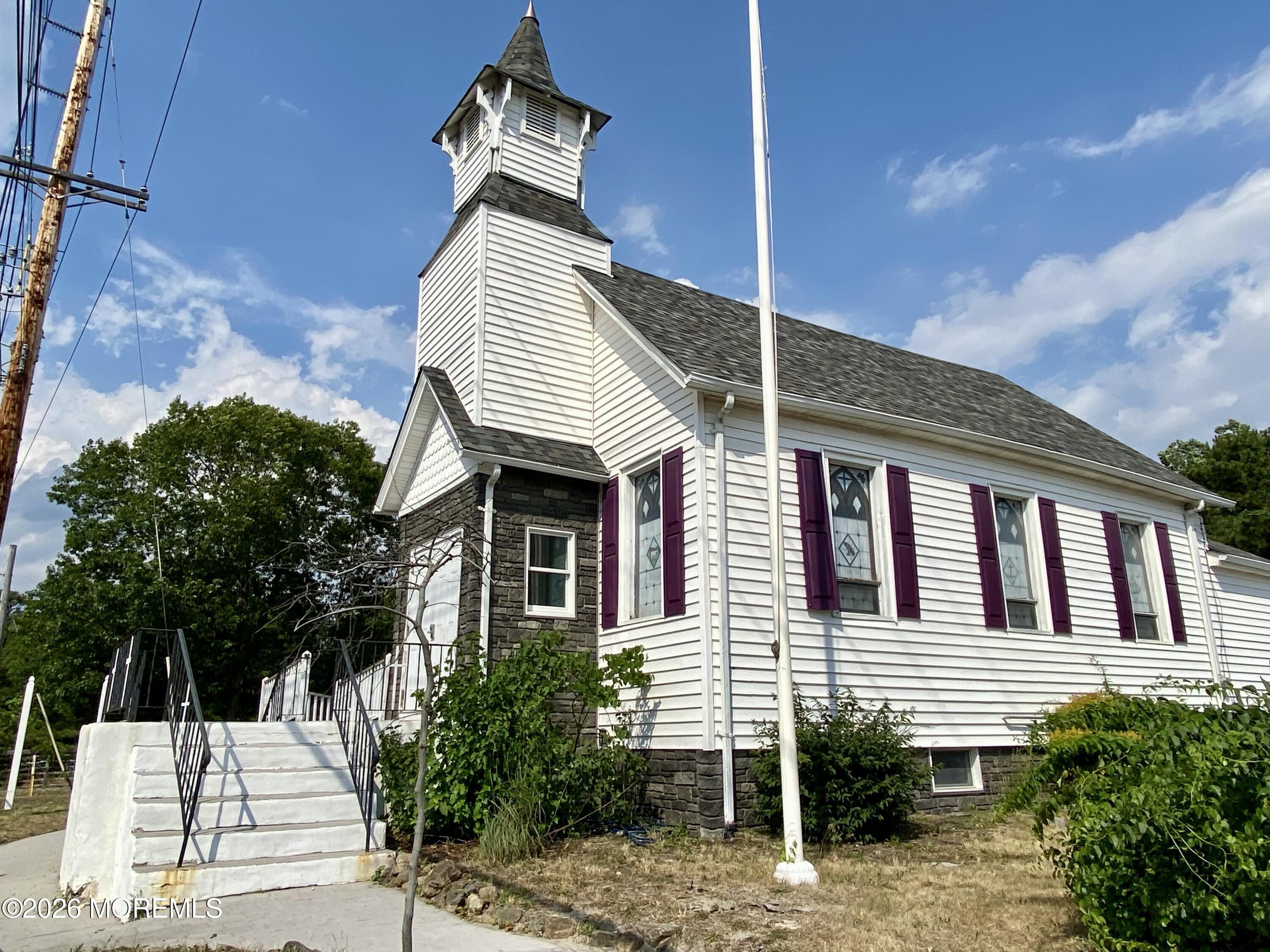 827 N Main Street — photo