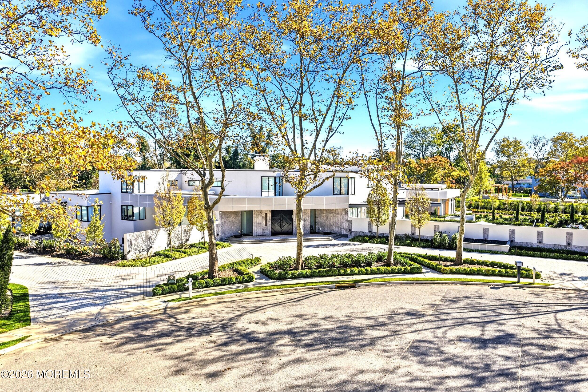 14 Saxony Drive — photo