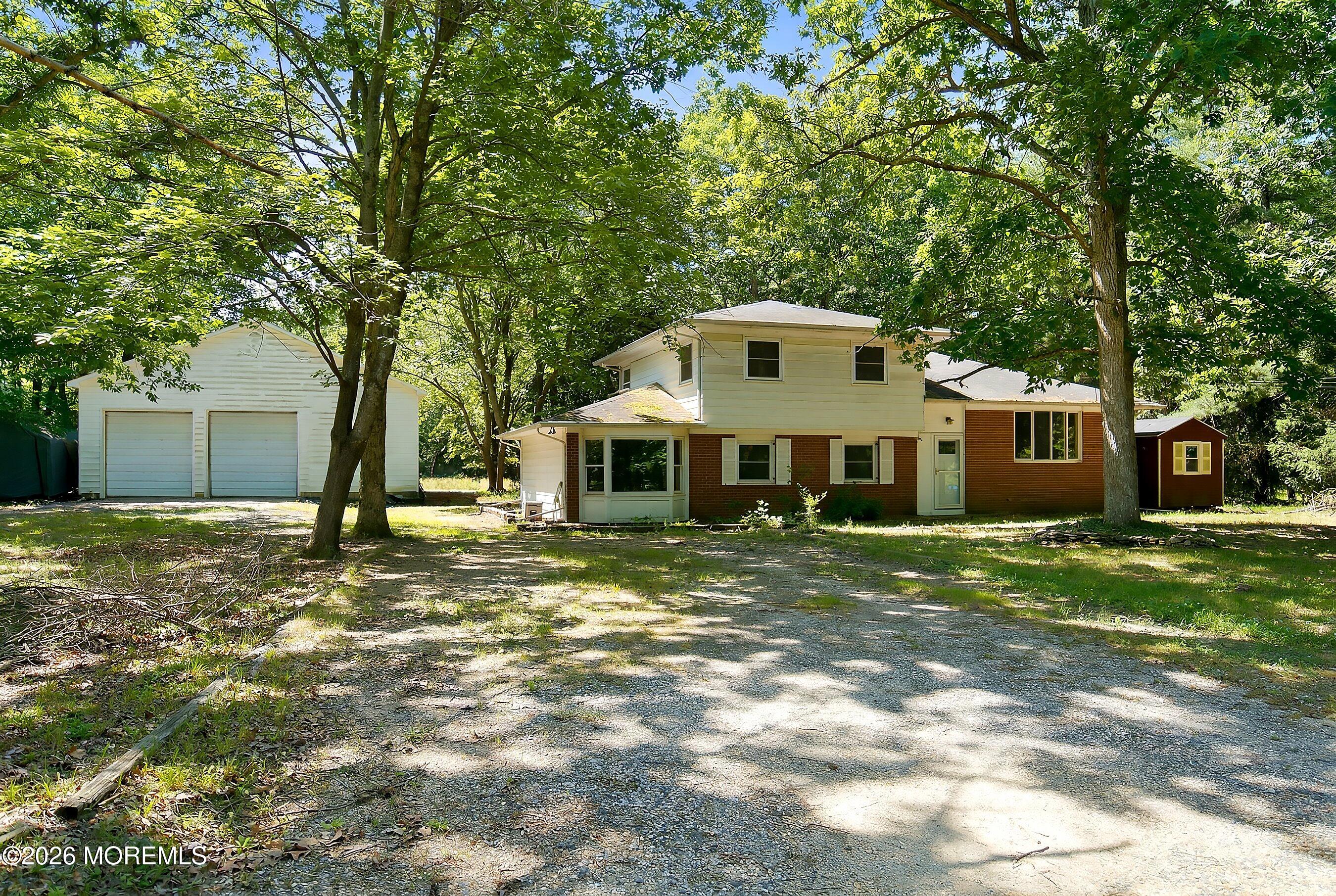 525 Goetz Lane — photo