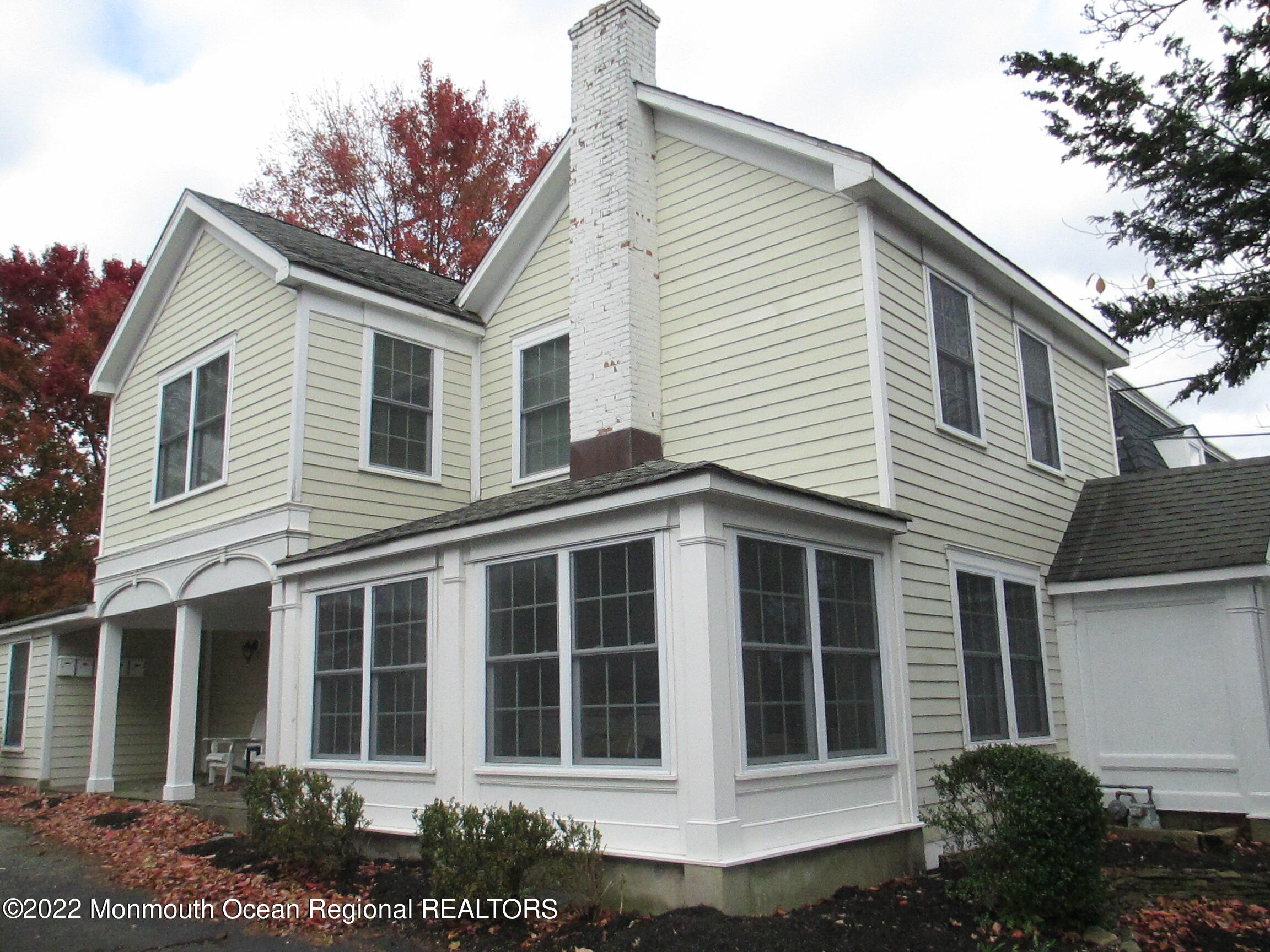 103 E River Road B — photo
