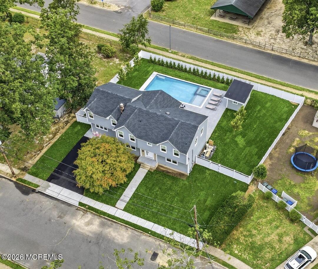 19 Roslyn Drive — photo