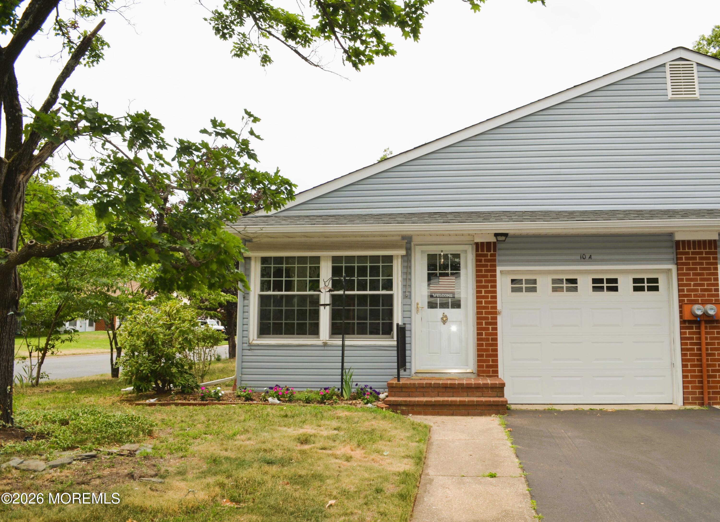 10 a Crocus Lane — photo